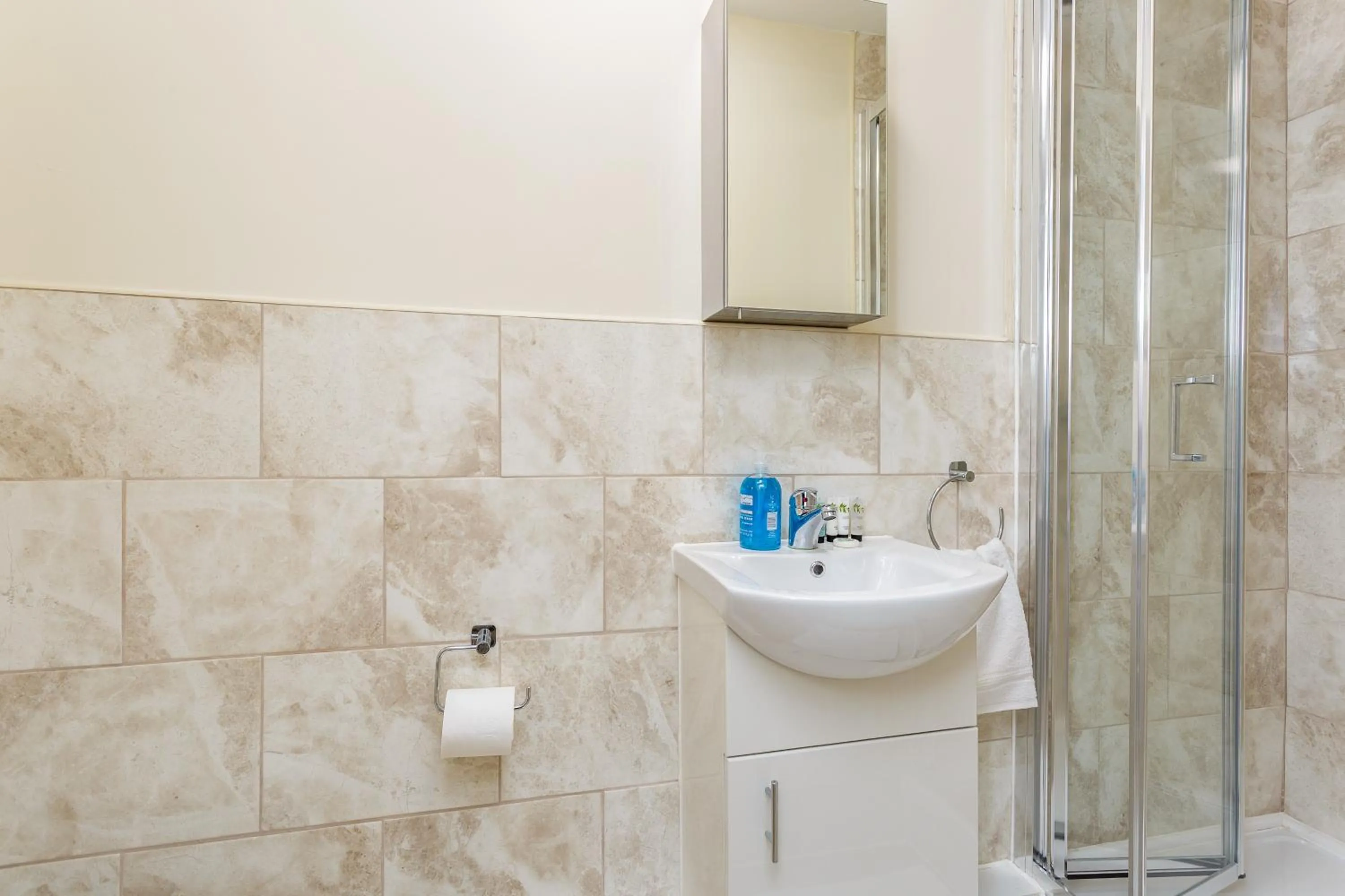 Bathroom in St Mary's - Modern Central Huge Studio Apartments