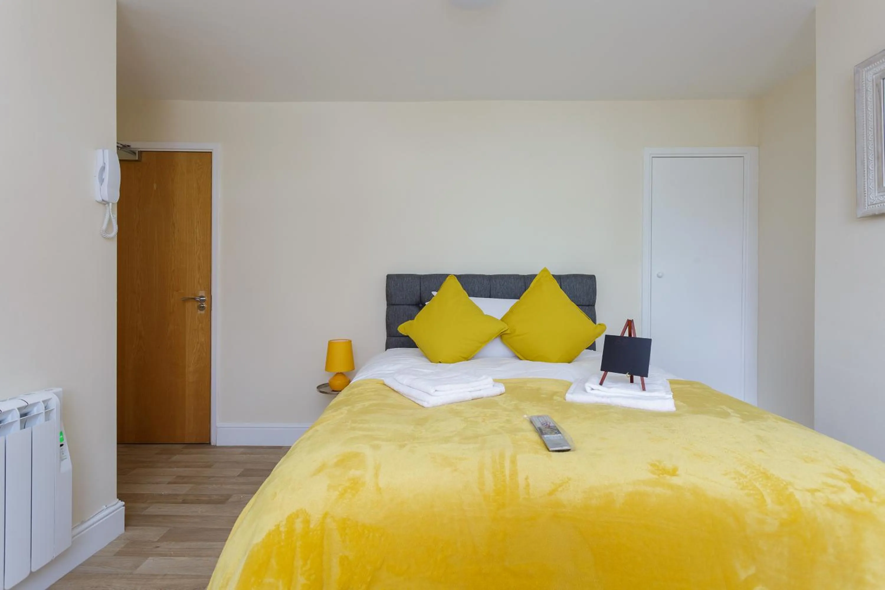 Other, Bed in St Mary's - Modern Central Huge Studio Apartments