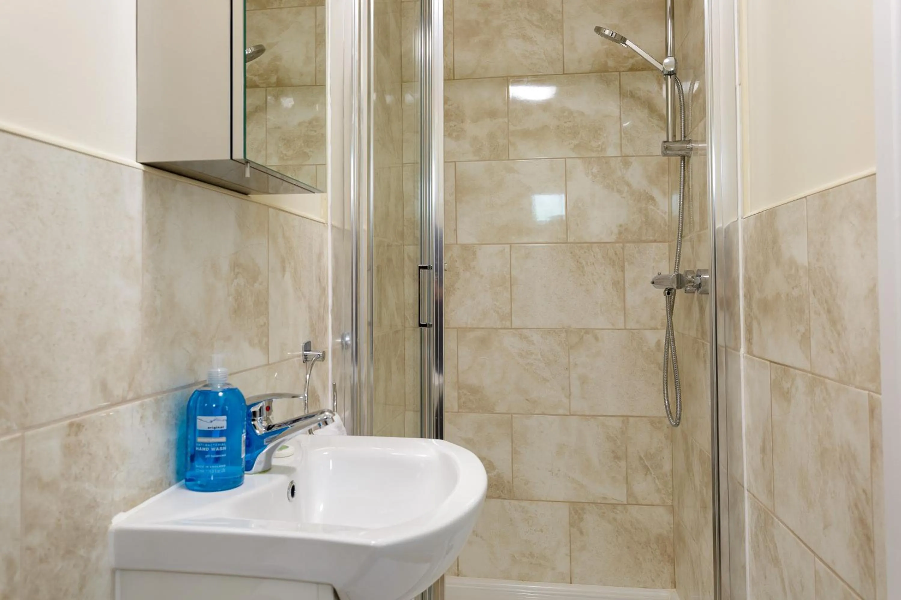 Bathroom in St Mary's - Modern Central Huge Studio Apartments