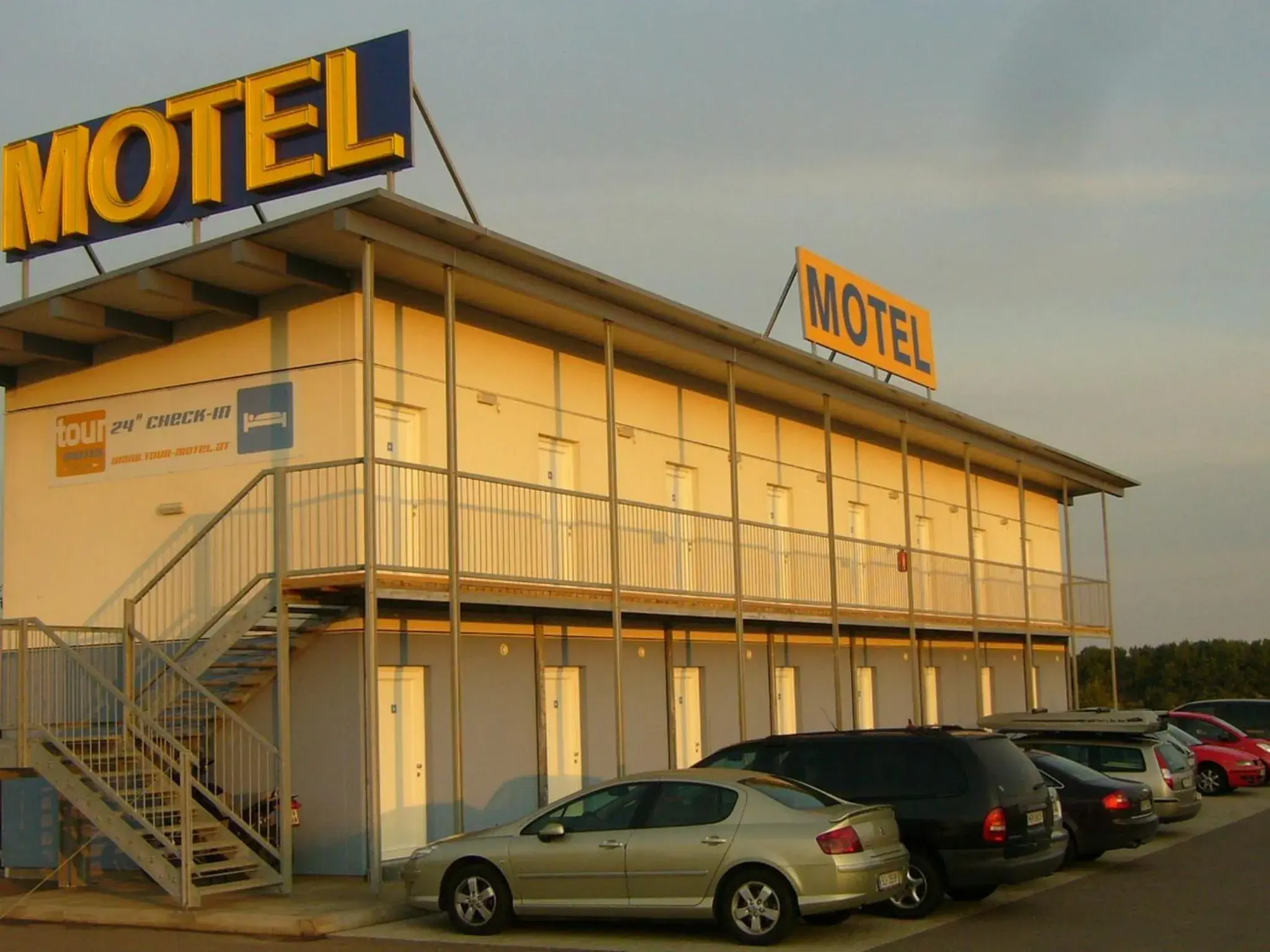 Tour-Motel Tour-Motel