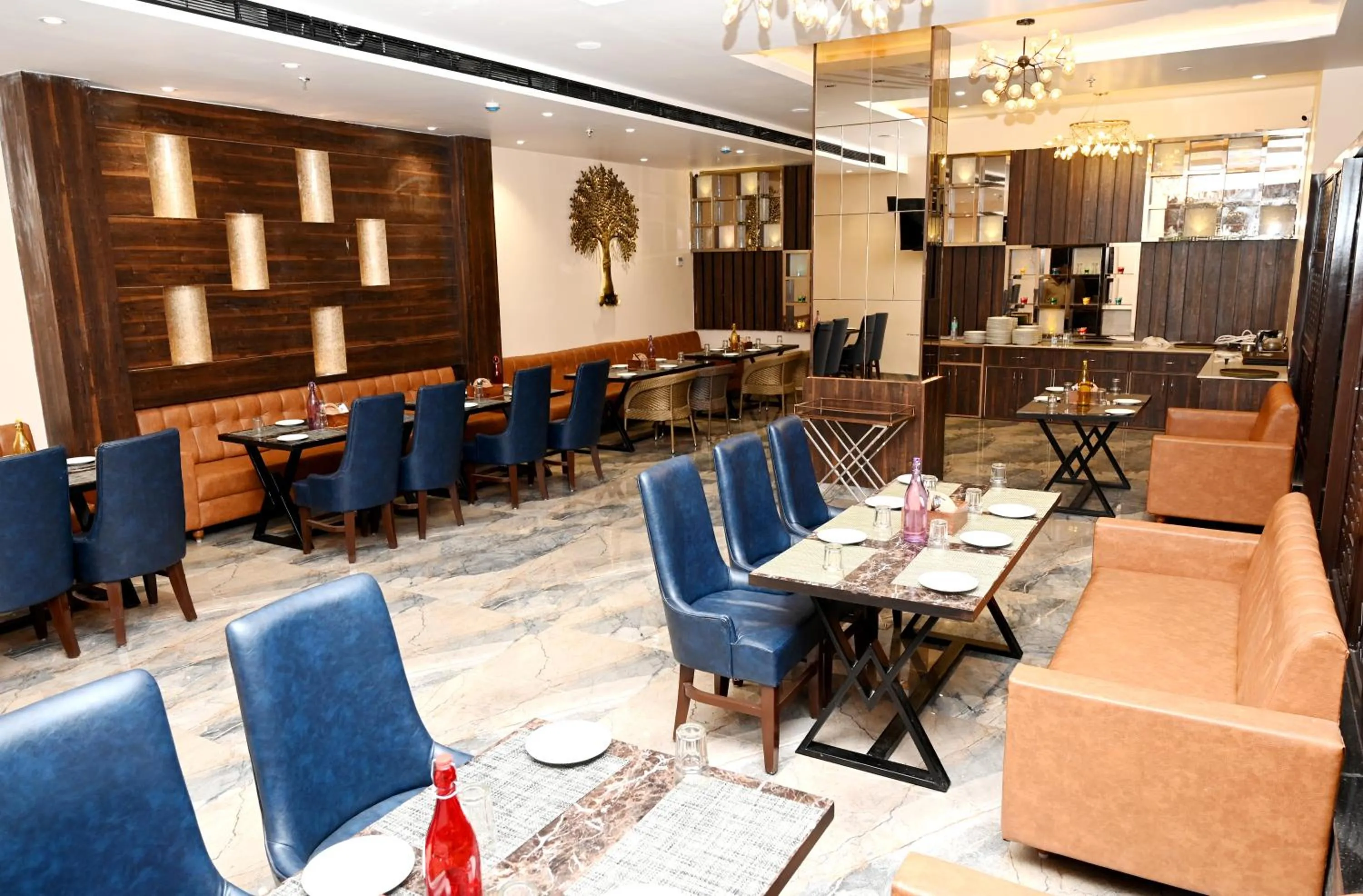 Restaurant/places to eat in Hotel Pradeep Star Inn