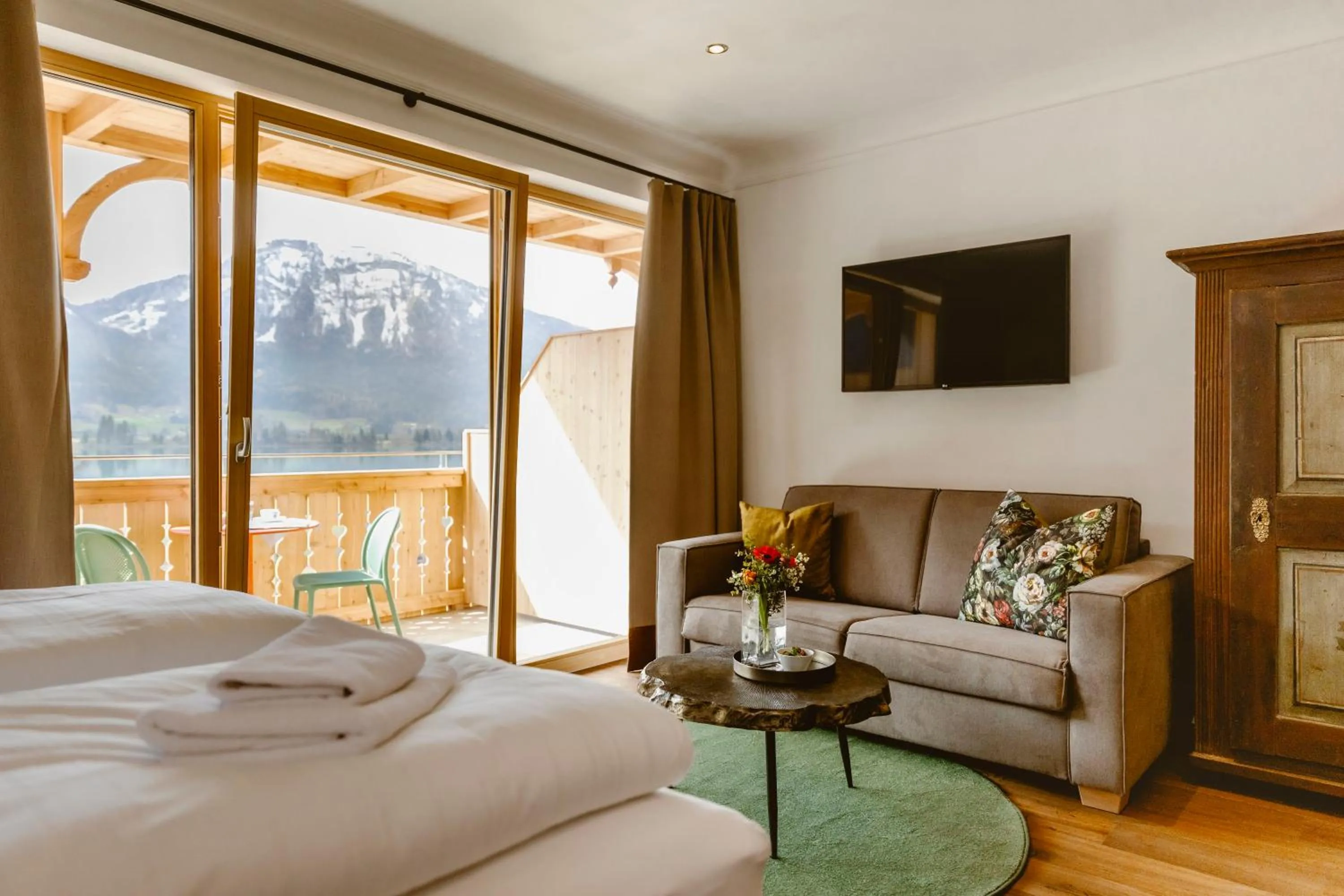 Living room, Bed in Seehotel Berau