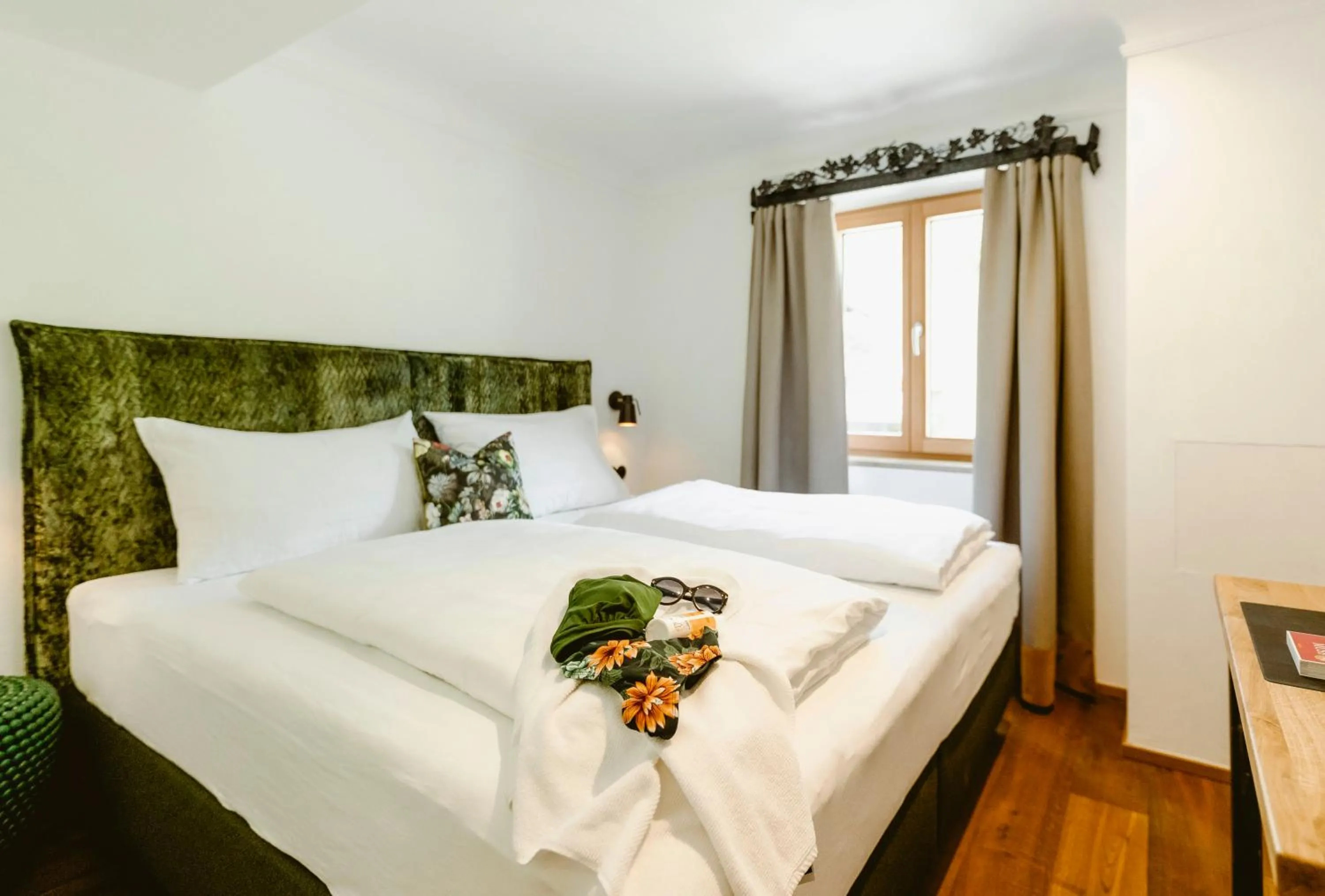 Bedroom, Bed in Seehotel Berau