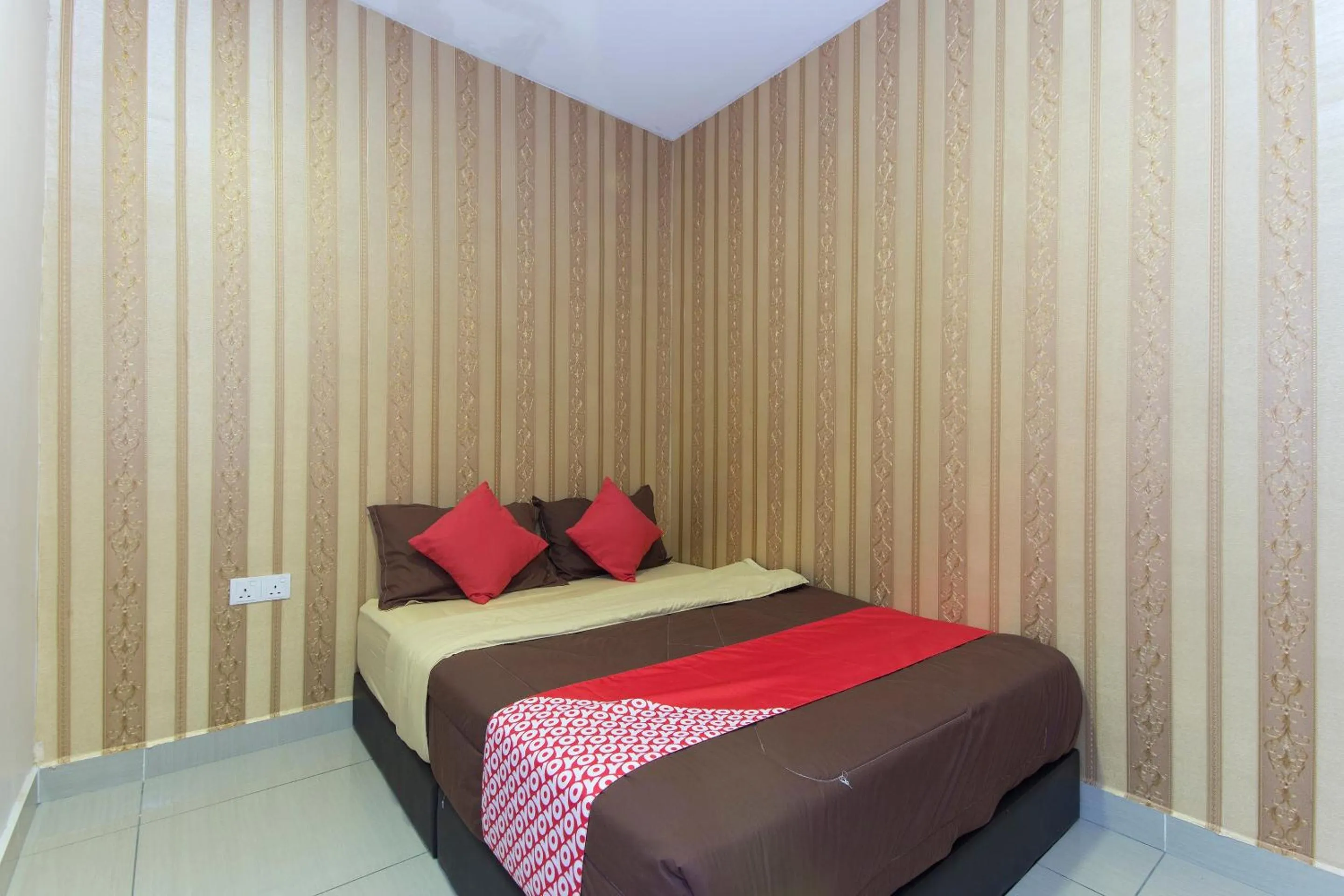 Standard Double Room in Super OYO 439 Night Queen Hotel