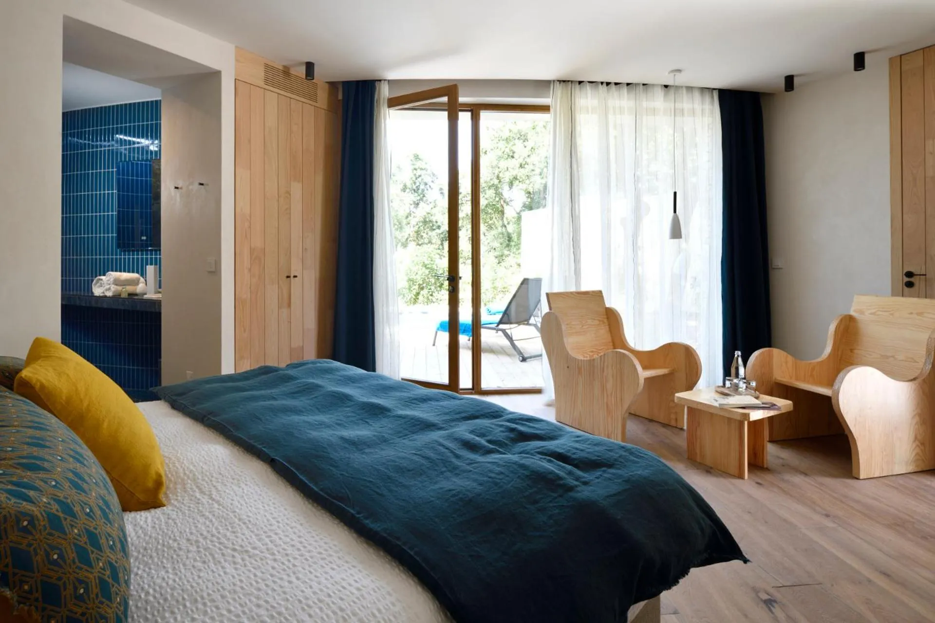 Photo of the whole room, Bed in A SPERANZA Suites avec piscine privative chauffée