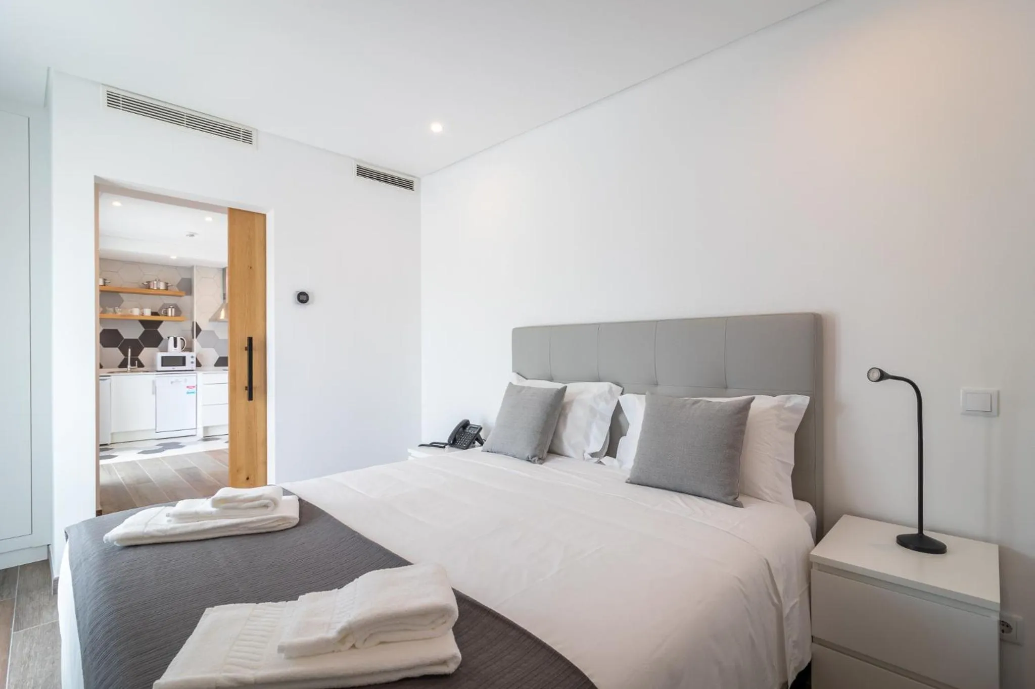 Bedroom, Bed in Roots Hotel