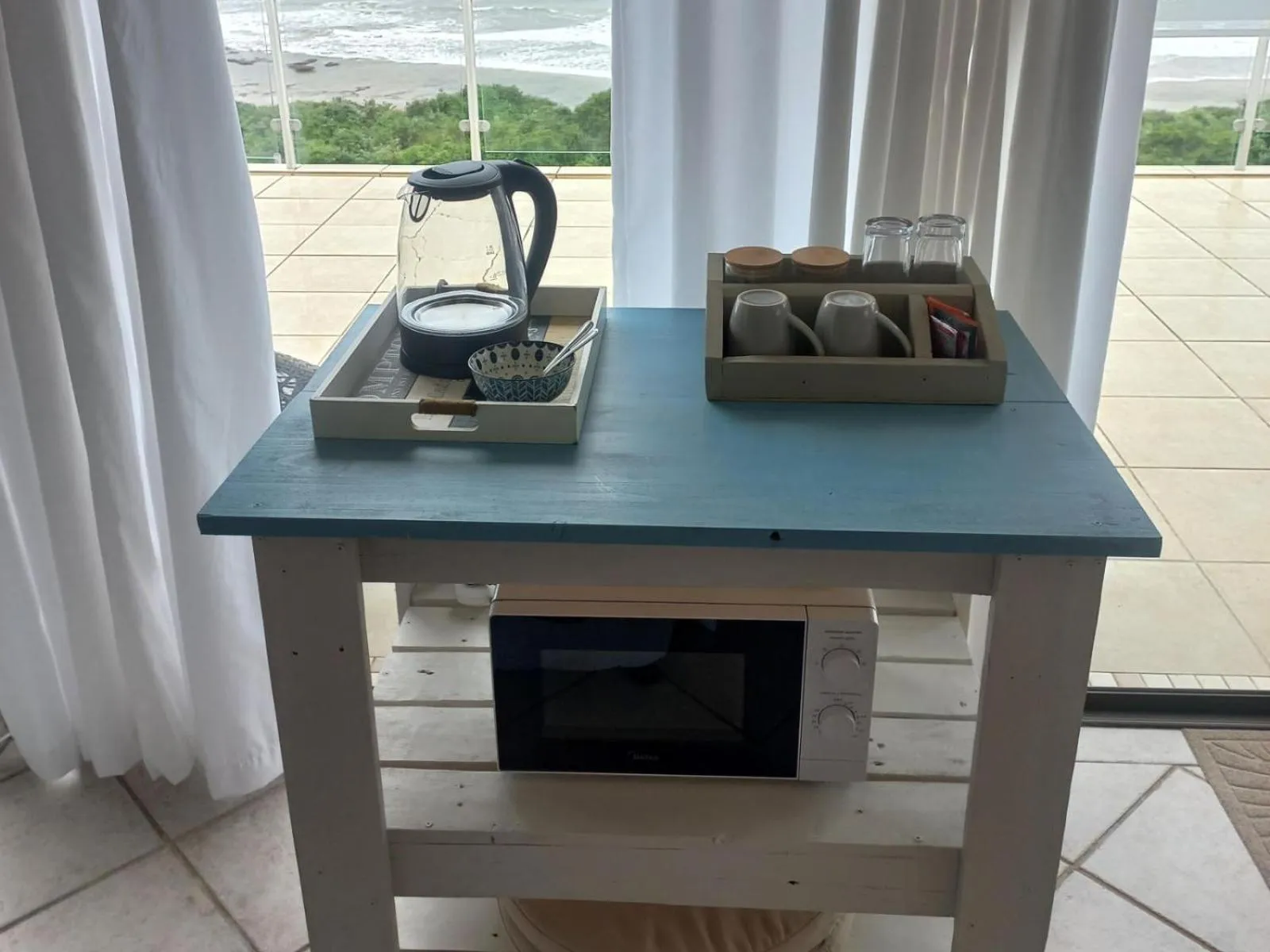 Coffee/tea facilities in Waves of Mercy