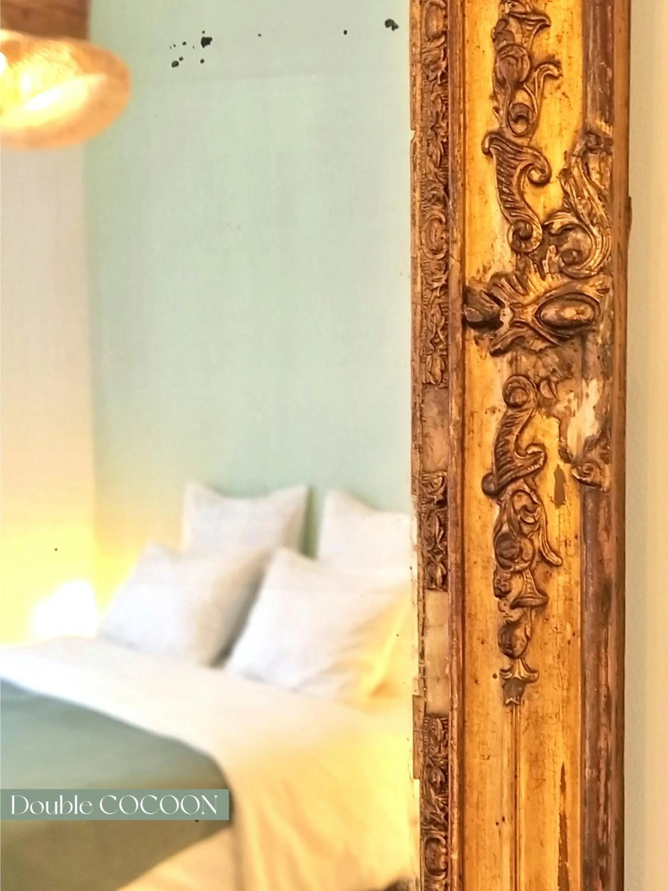 Decorative detail, Bed in Le Prince - Maison d'hôtes