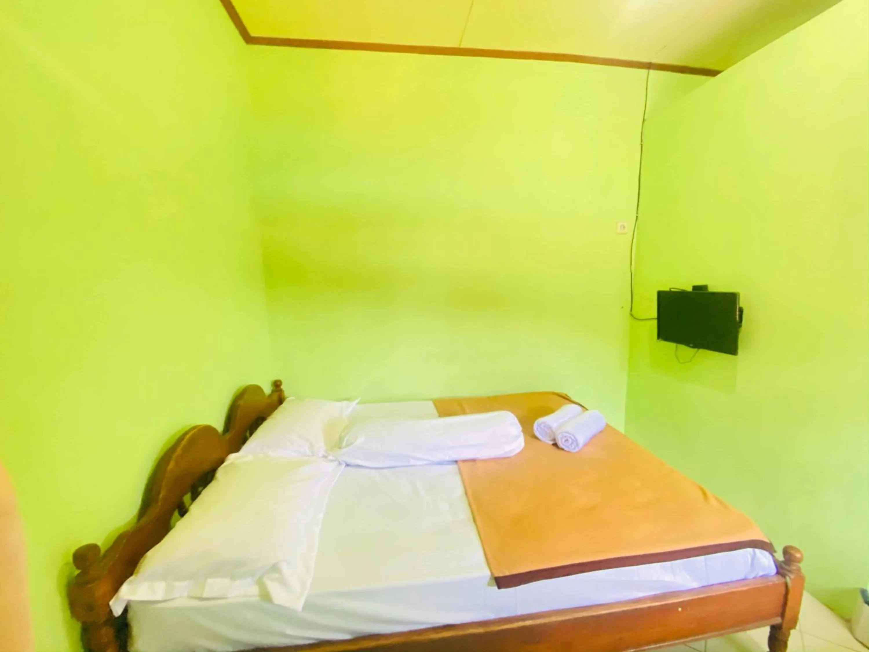 Bedroom, Bed in Hotel Gerung 1 near Alun Alun Nganjuk Mitra RedDoorz