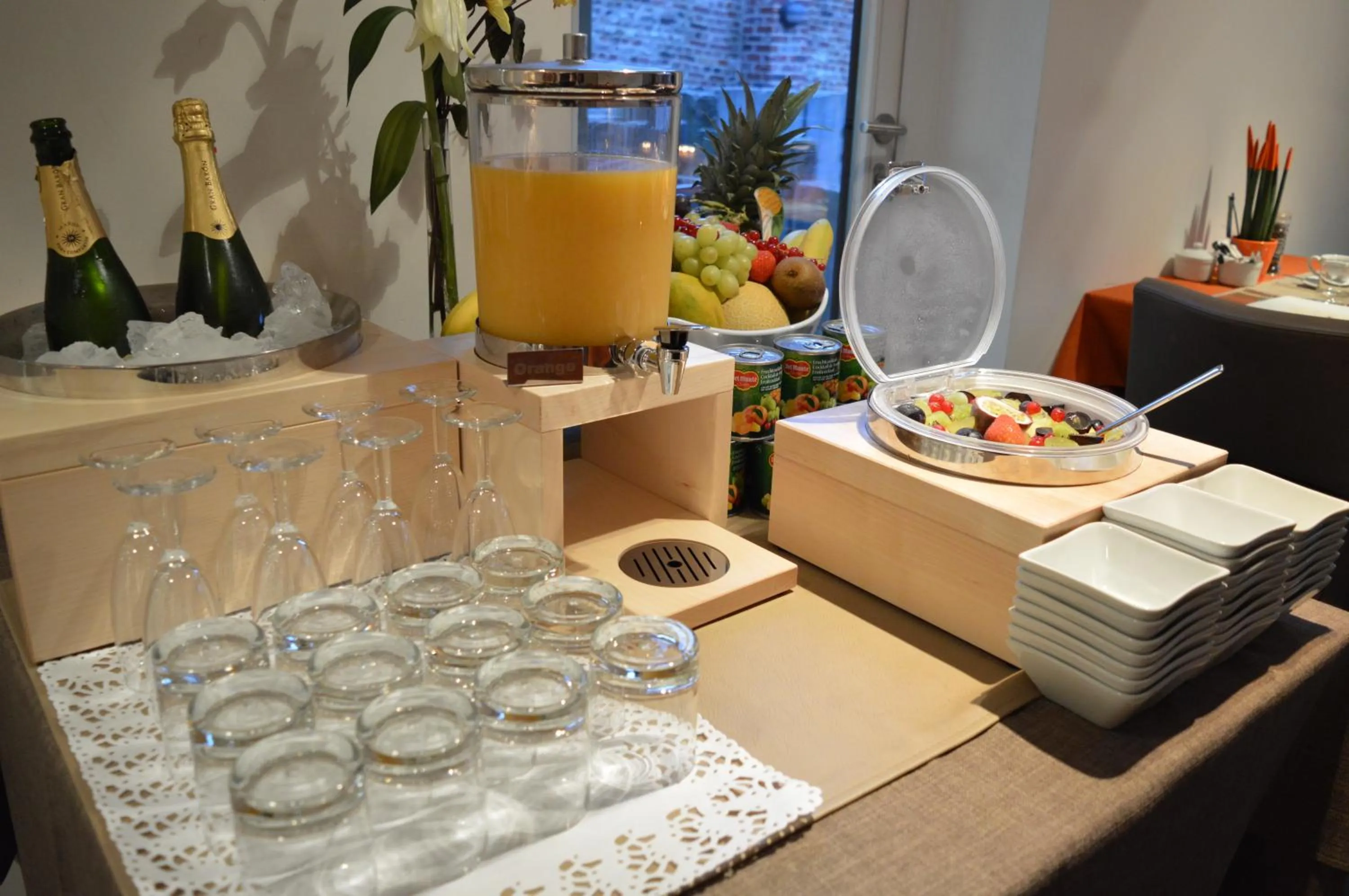 Buffet breakfast in Hotel Grupello