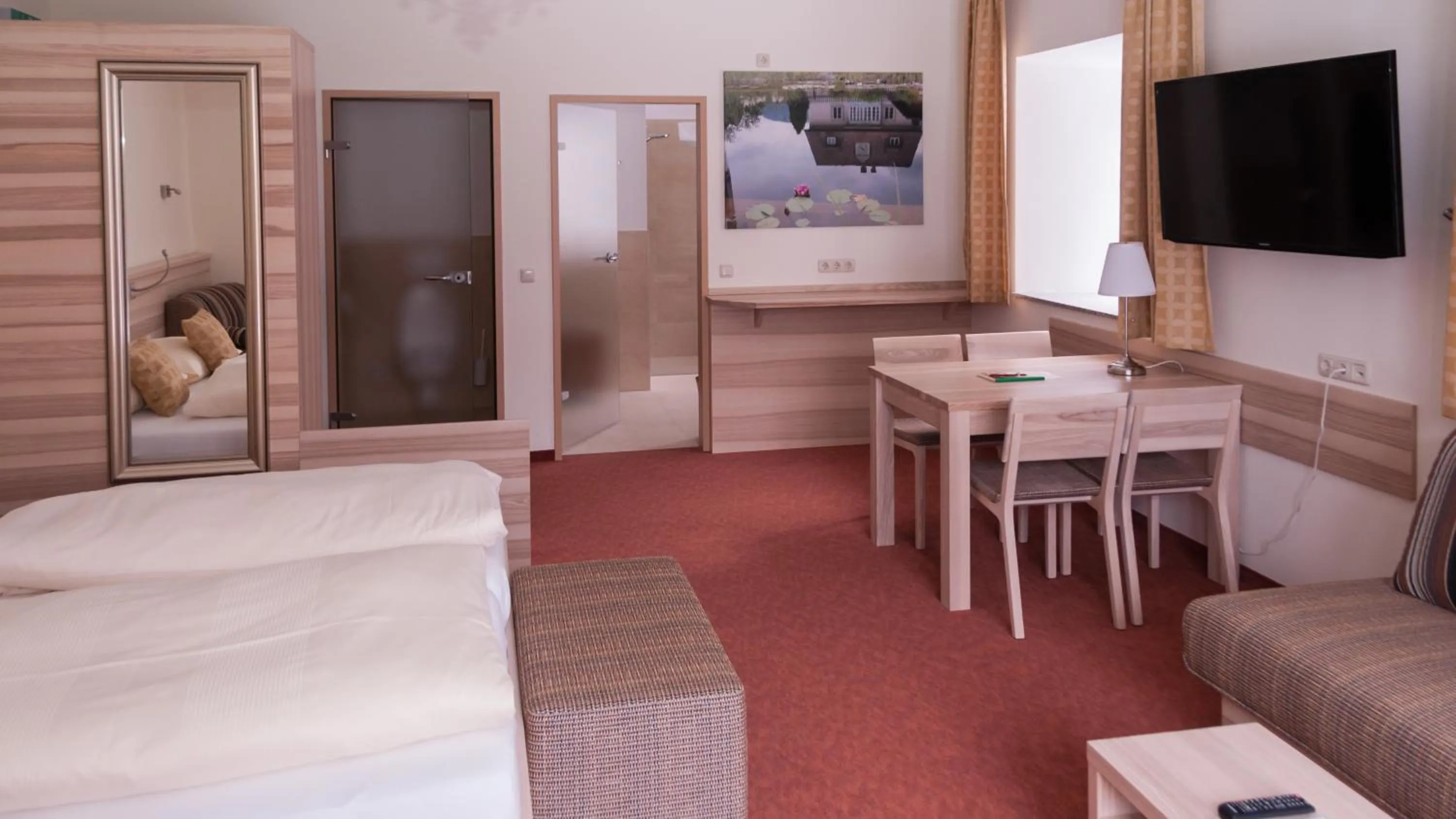 TV and multimedia, Bed in Familiengasthof Maier