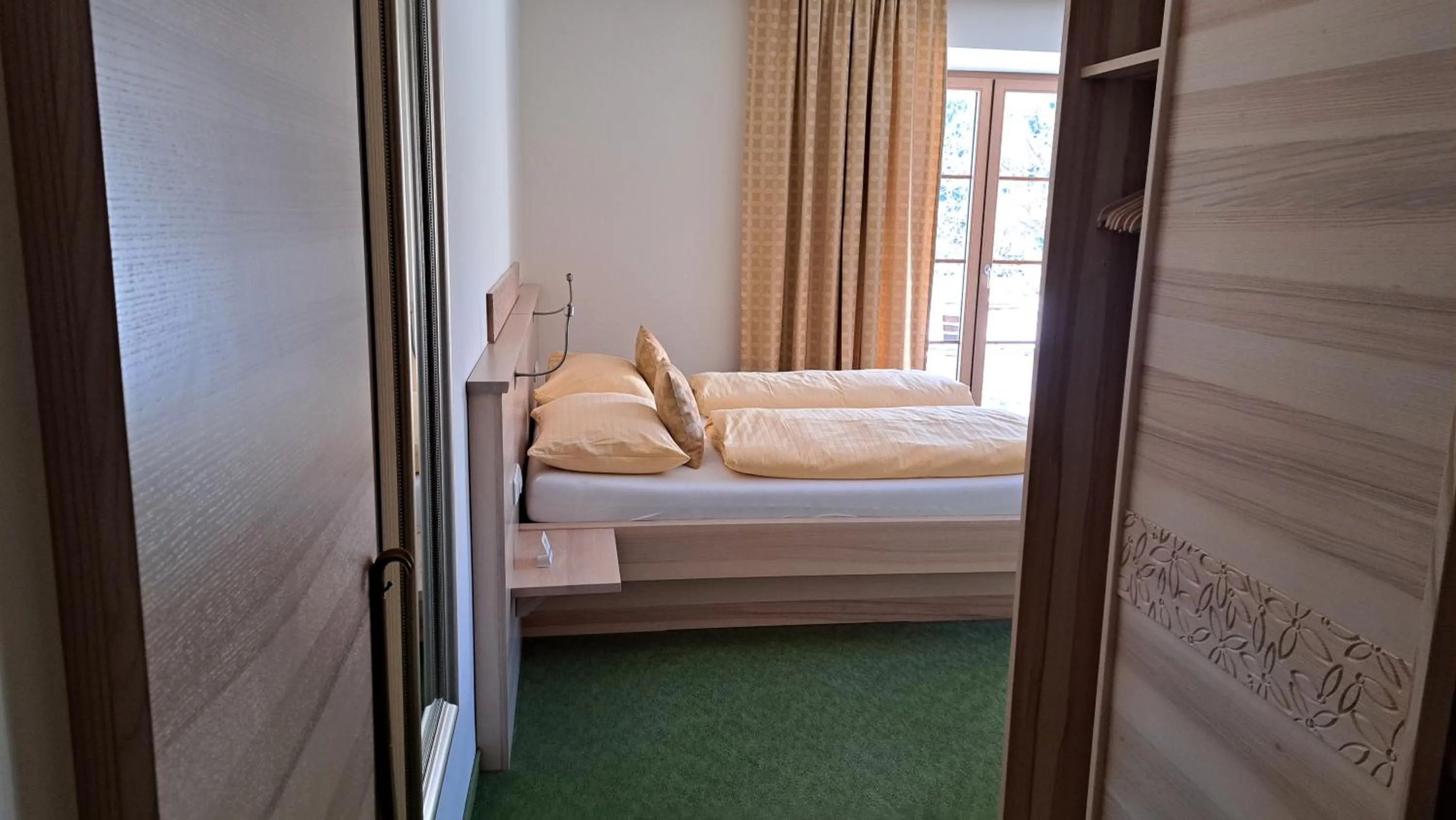 Photo of the whole room, Bed in Familiengasthof Maier