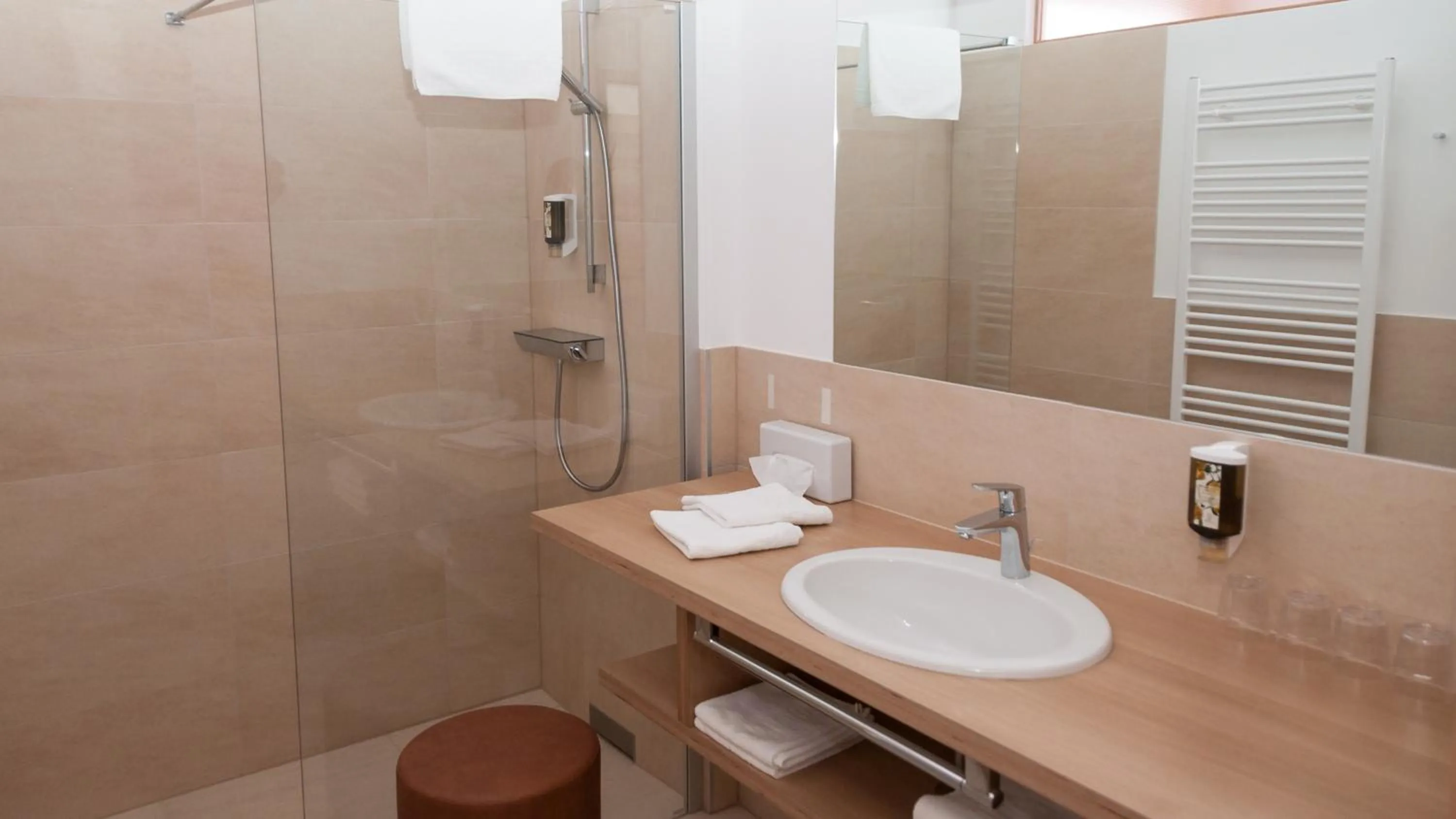 Bathroom in Familiengasthof Maier