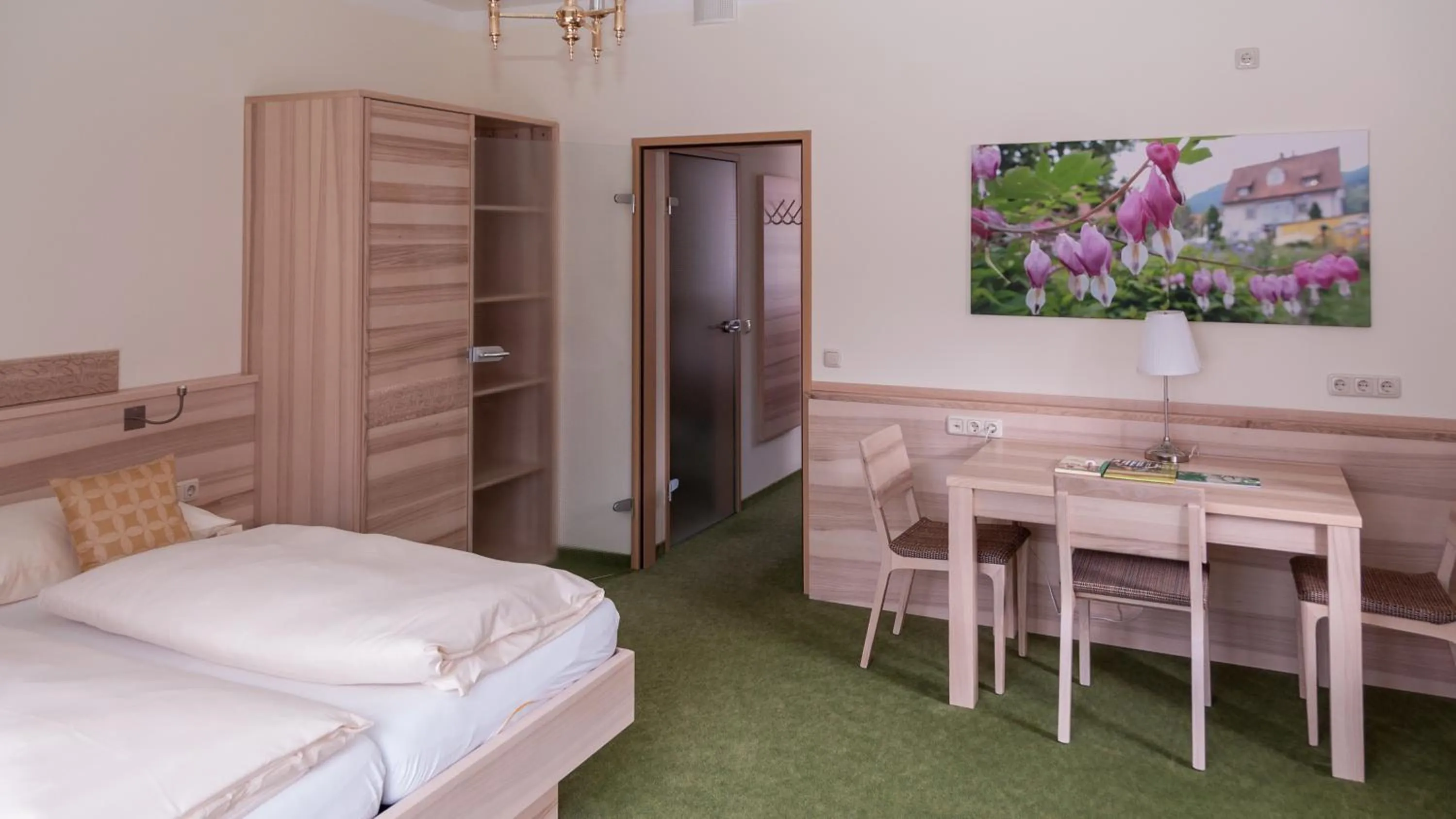 Photo of the whole room, Bed in Familiengasthof Maier