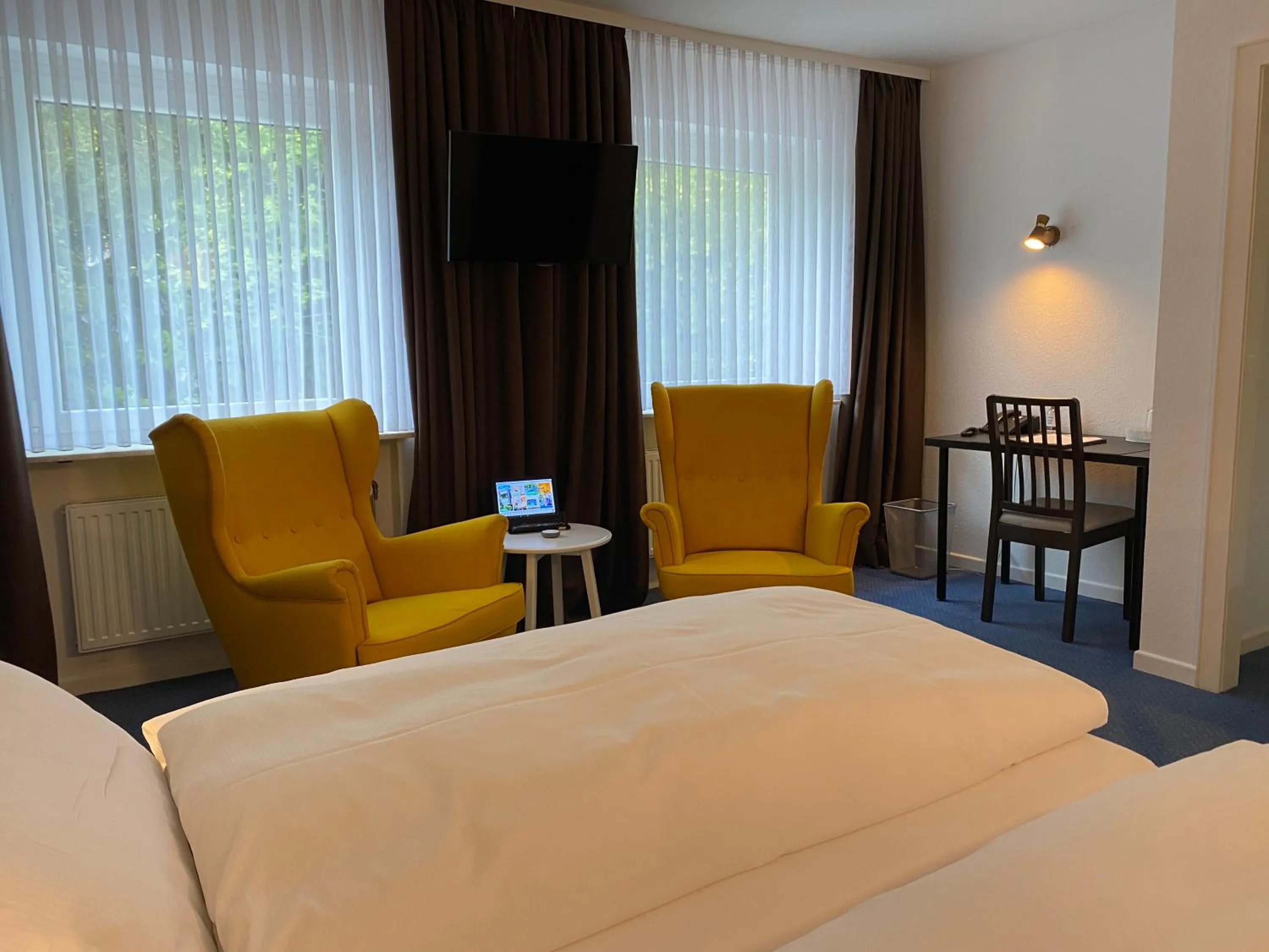 Living room, Bed in Hotel Haus am Hochwald