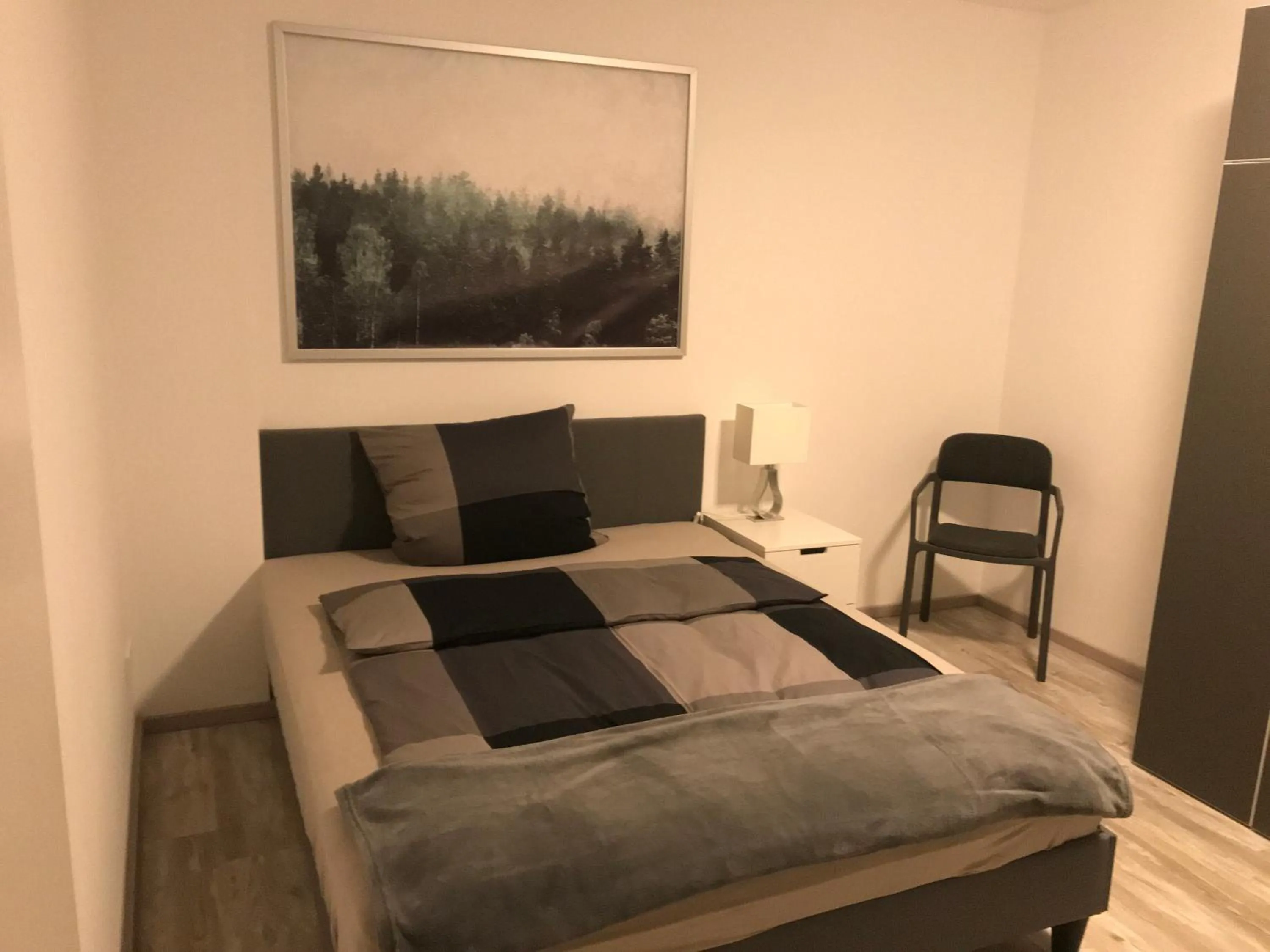 Bed in Haus im Grünen