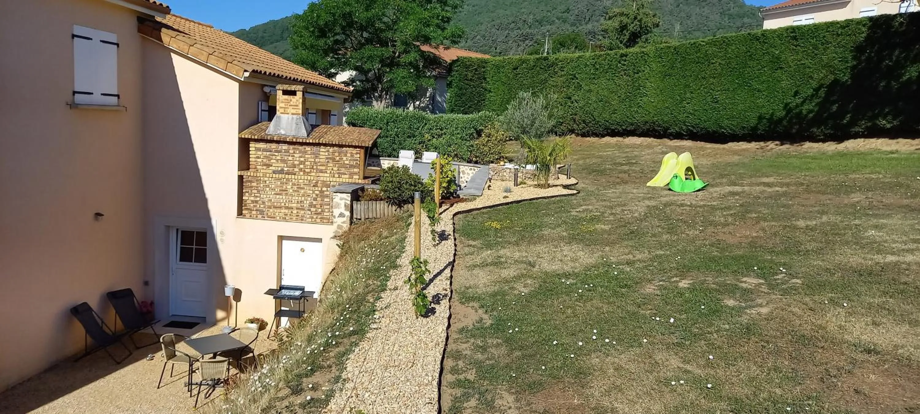 Garden in Chambre d'hôte chez Nathalie & Roland