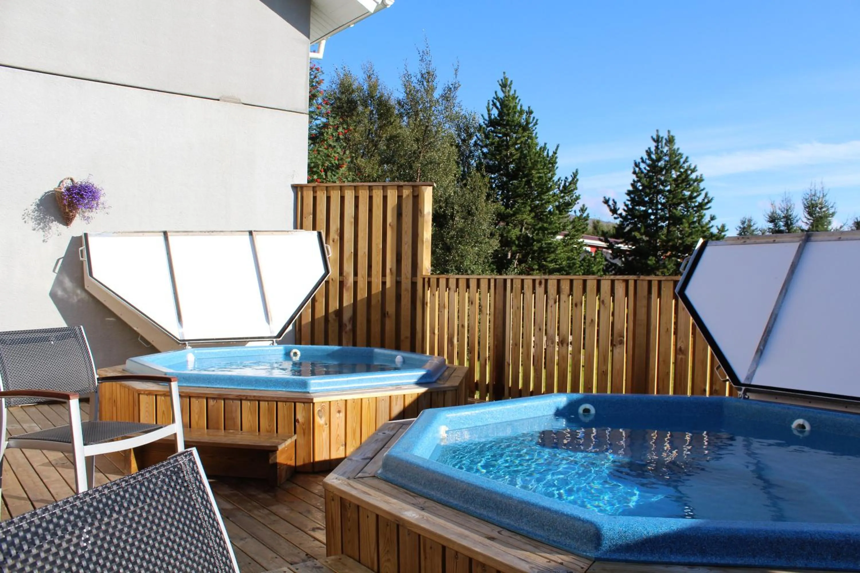 Swimming pool in Hótel Eyvindará