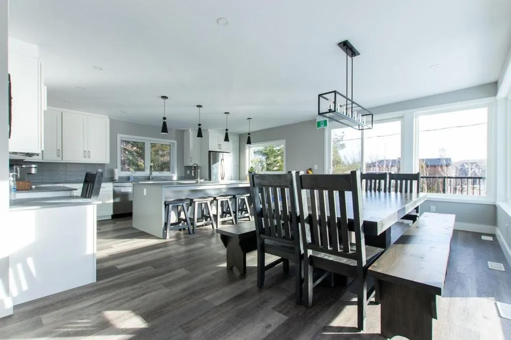 Kitchen or kitchenette in 107 Birchview Trail