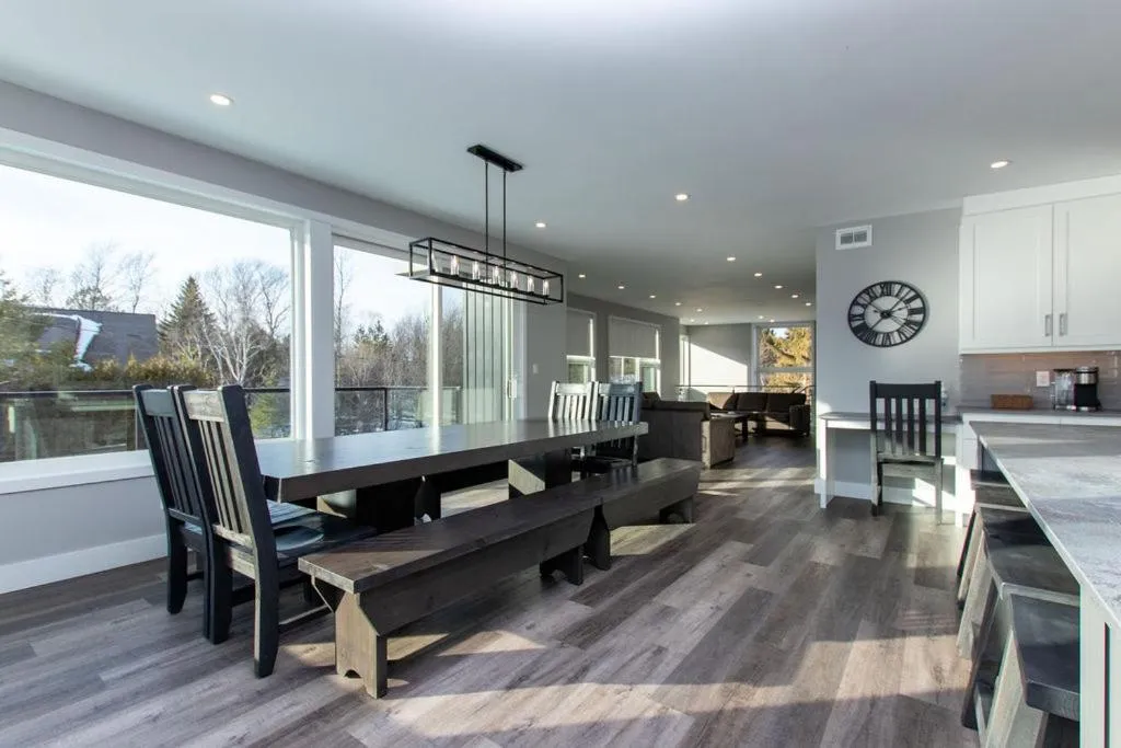 Kitchen or kitchenette in 107 Birchview Trail