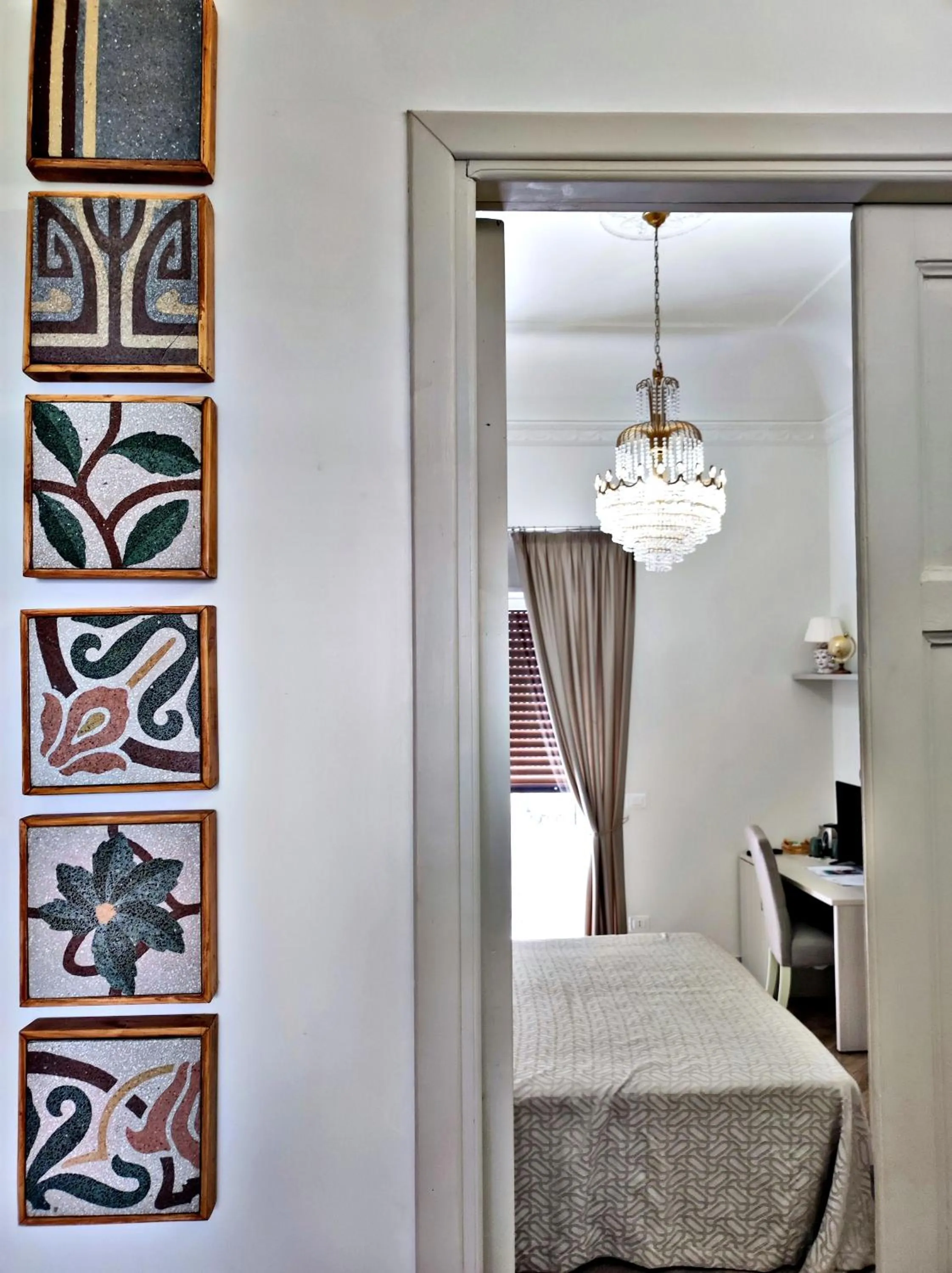 Decorative detail, Bed in Kèramos Luxury Rooms