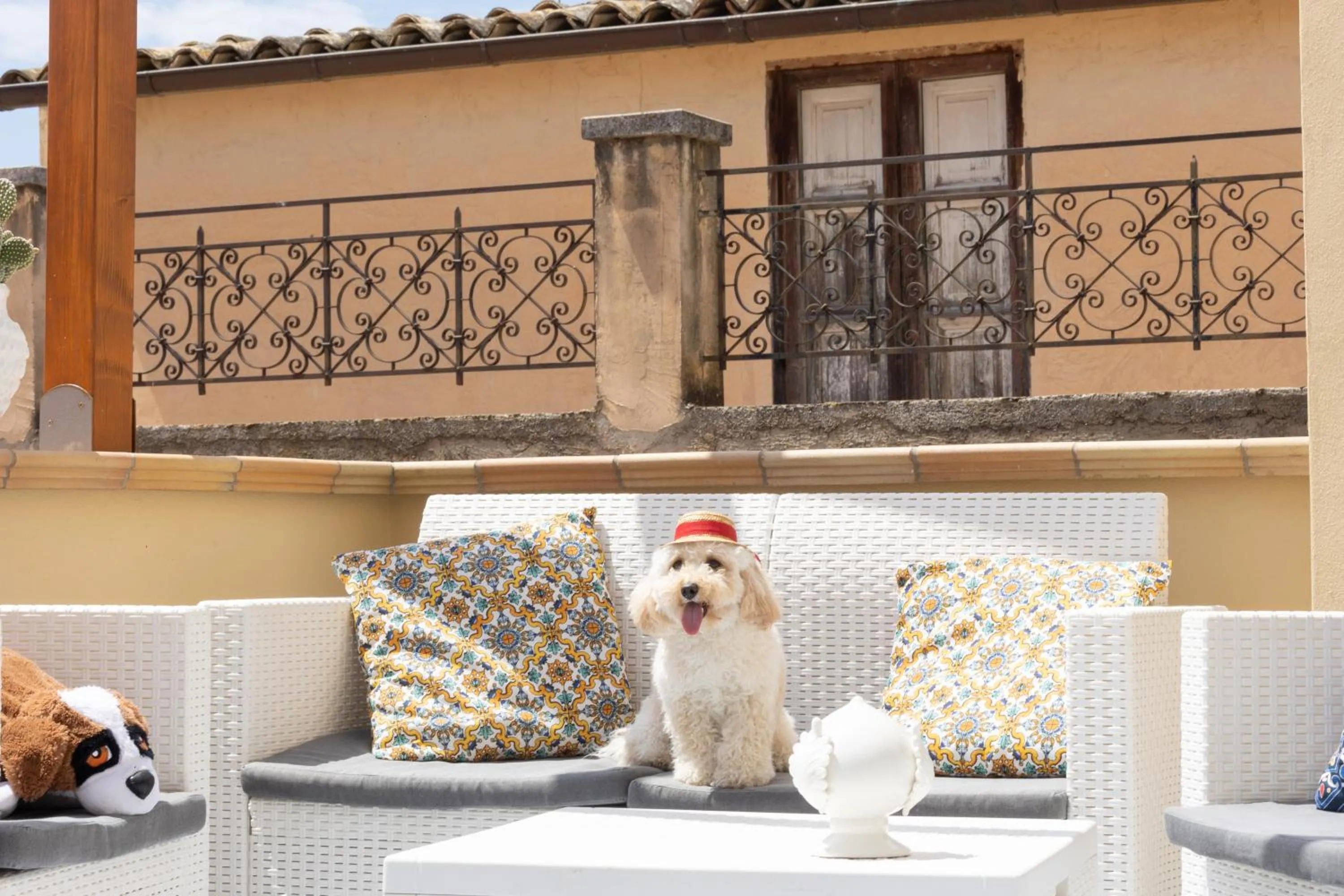 Patio in Kèramos Luxury Rooms