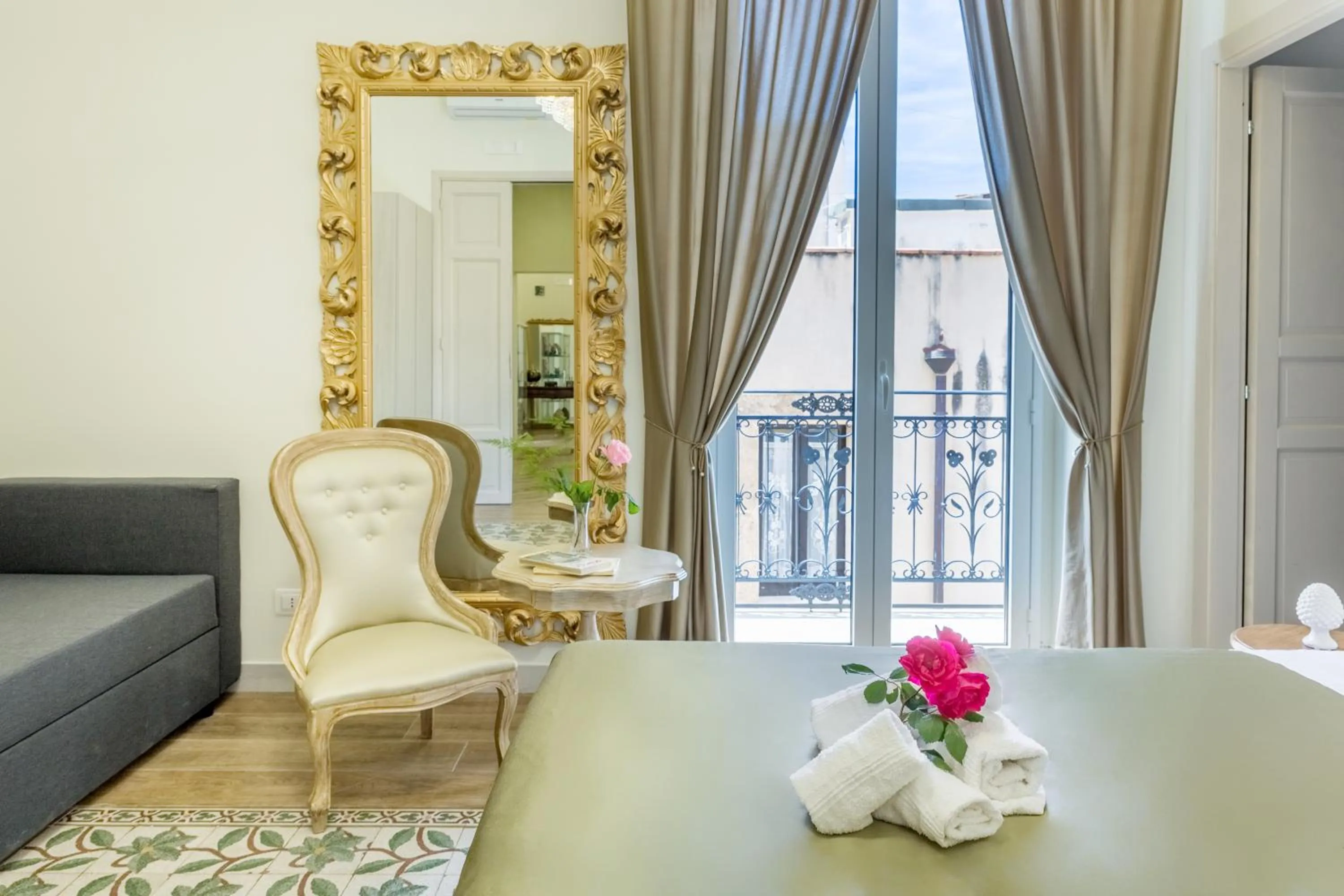 Bed in Kèramos Luxury Rooms