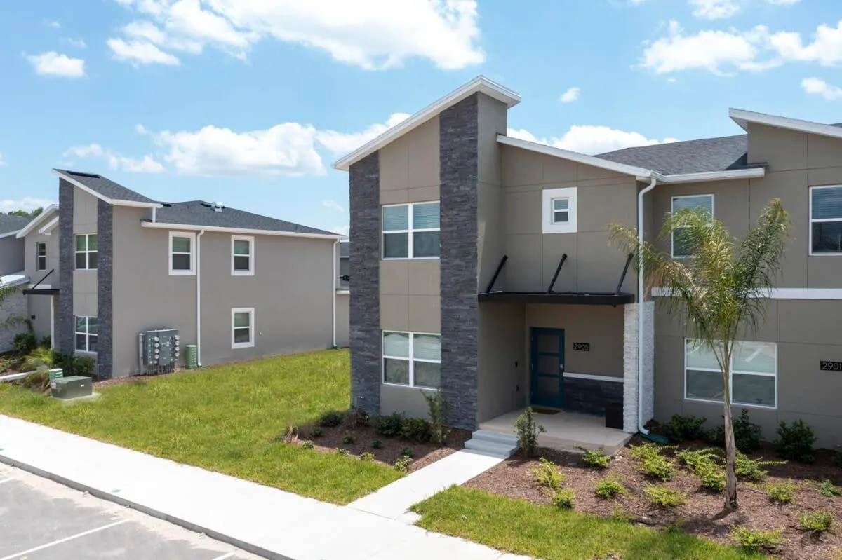 Stunning 5 Bd w/ Pool Close to Disney 2905