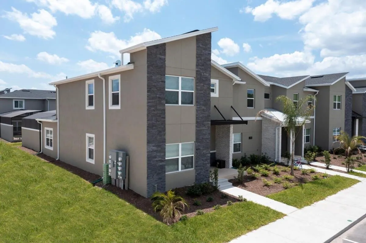 Stunning 5 Bd w/ Pool Close to Disney 2905