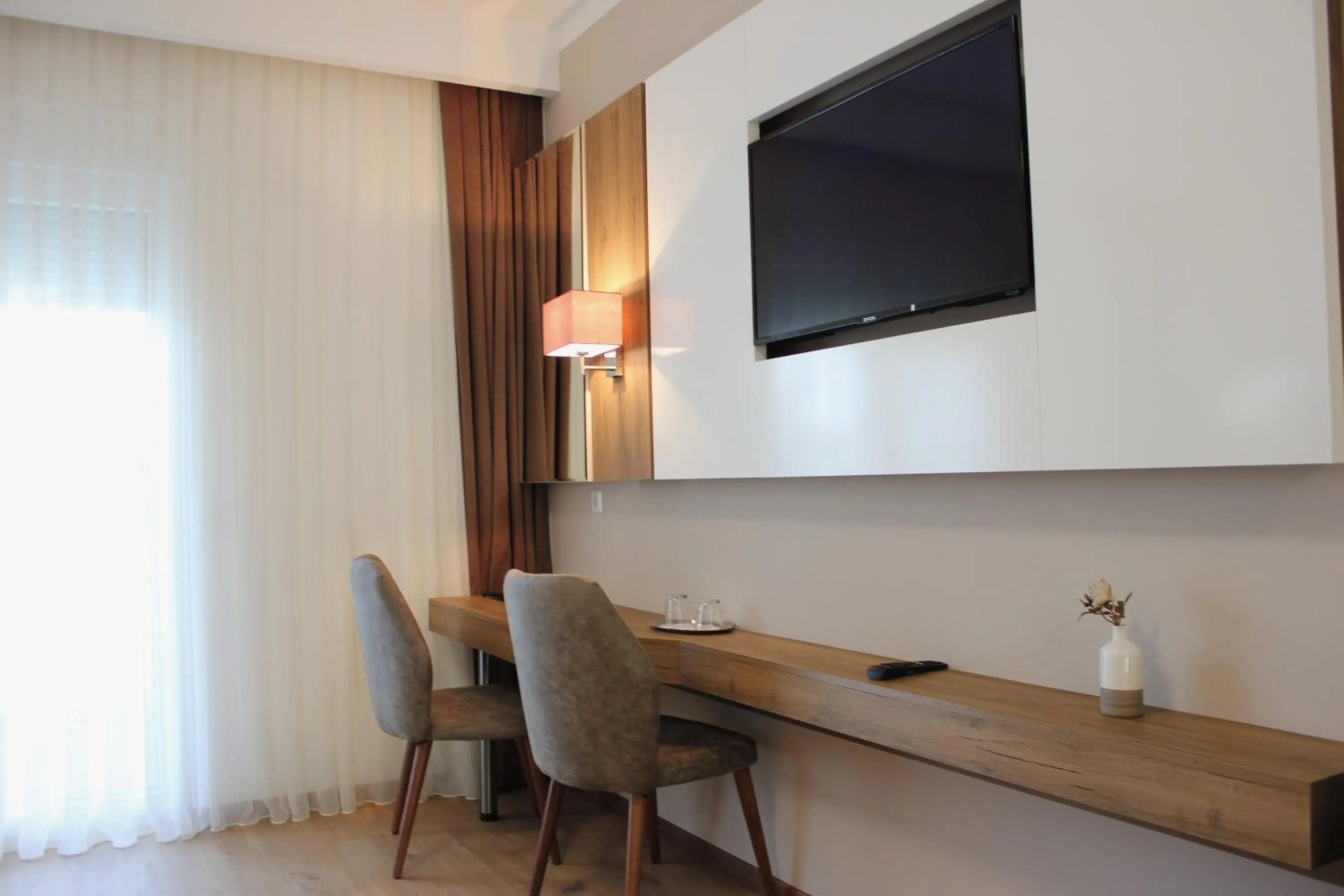 TV and multimedia in Hotel Rheinbrücke