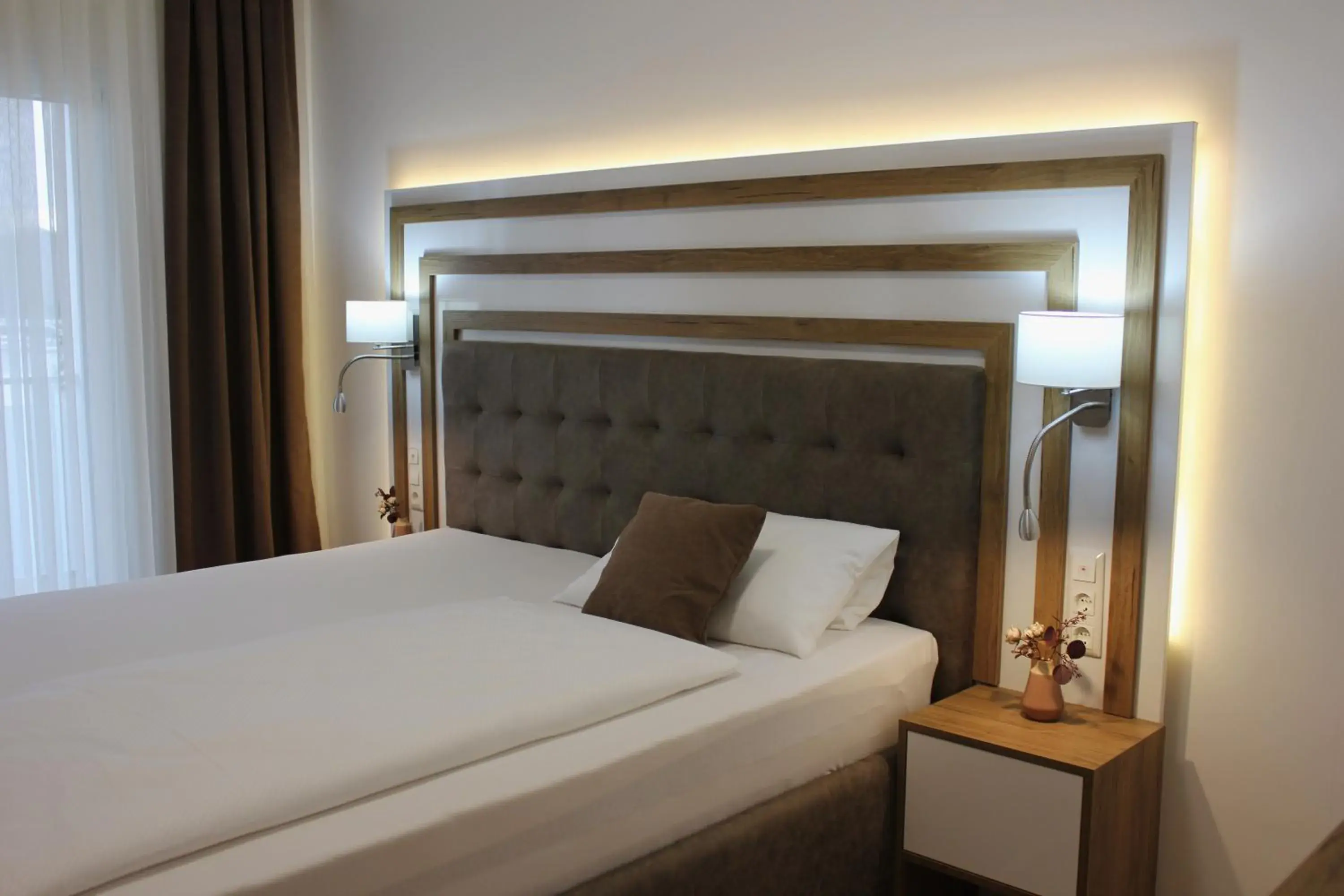 Deluxe Double Room with Balcony - single occupancy in Hotel Rheinbrücke Deluxe Double Room with Balcony - single occupancy in Hotel Rheinbrücke