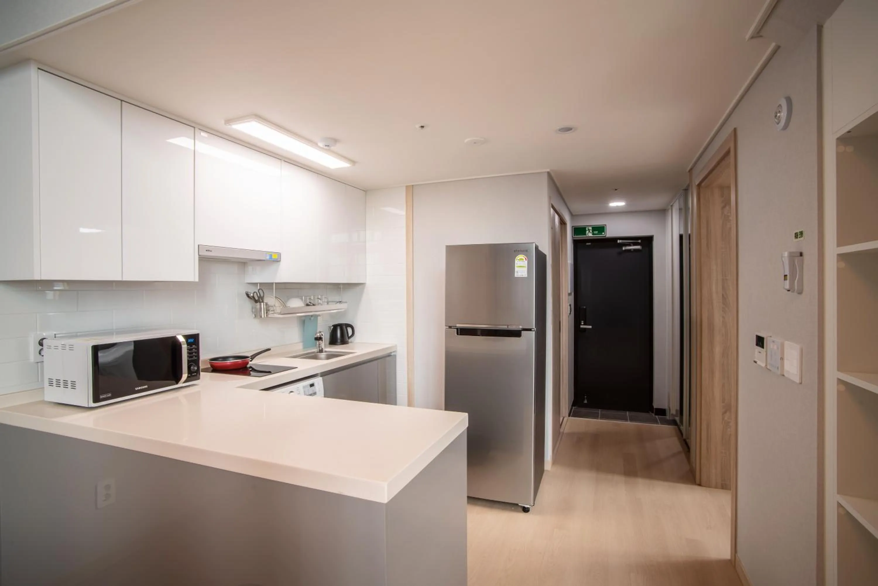 Kitchen or kitchenette in Jeju Central Park Residence