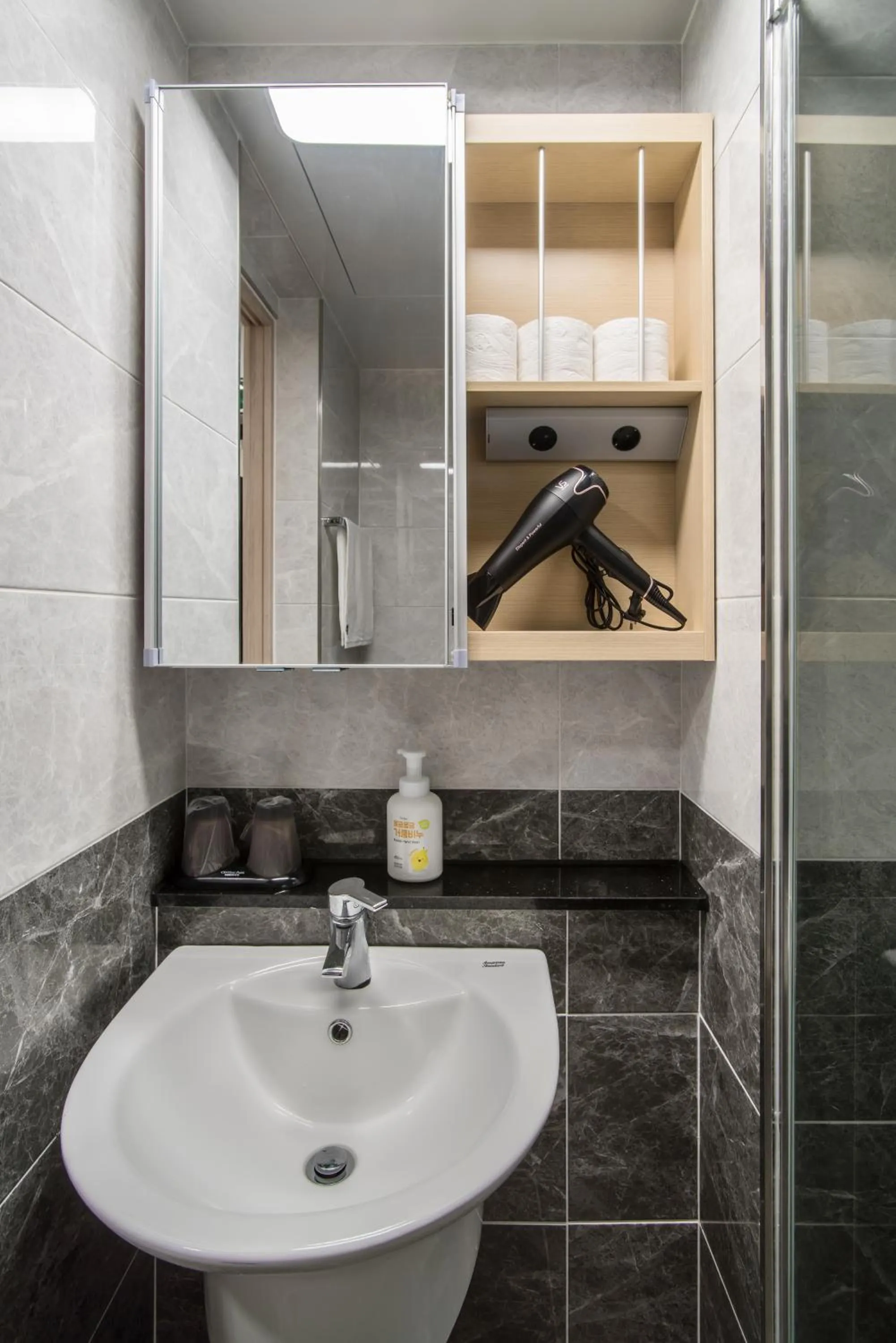 Bathroom in Jeju Central Park Residence