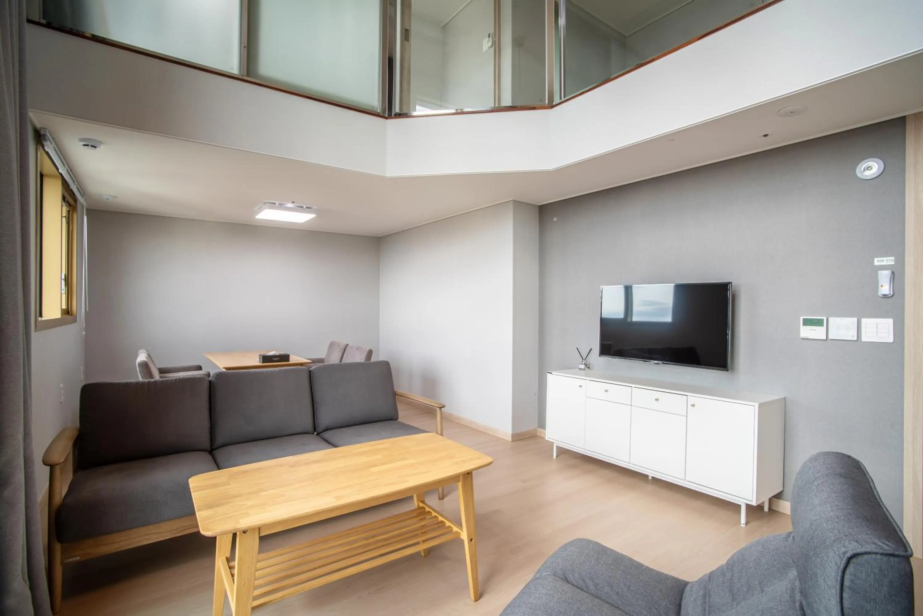 Living room in Jeju Central Park Residence