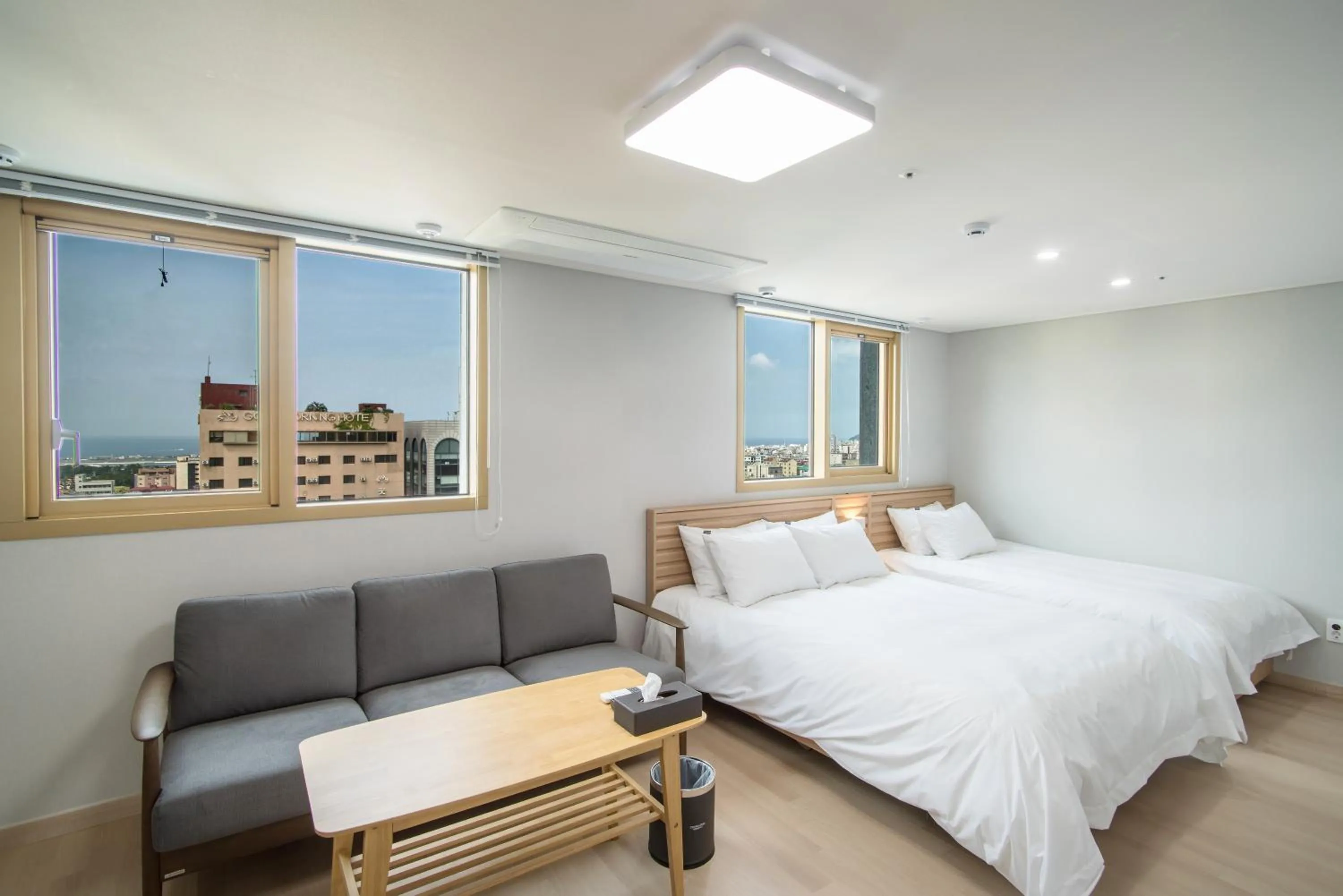 Seating area, Bed in Jeju Central Park Residence