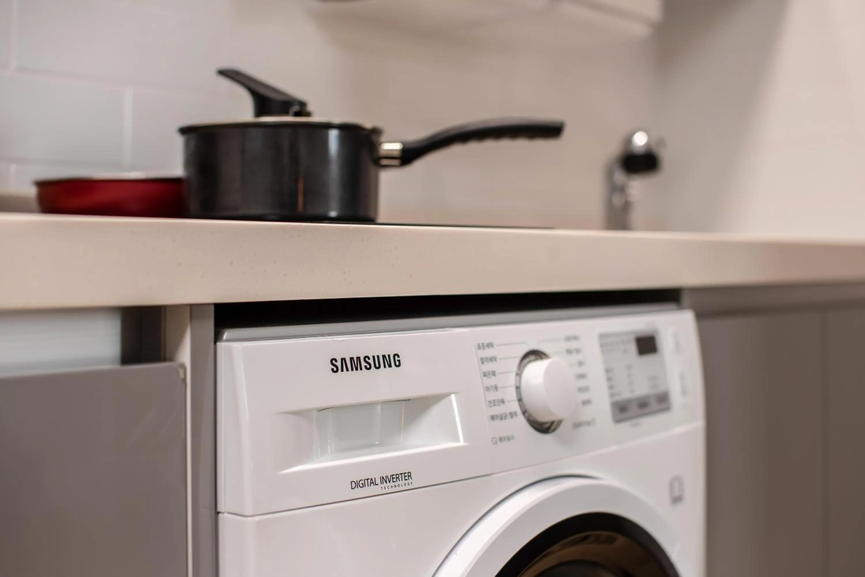 Kitchen or kitchenette in Jeju Central Park Residence