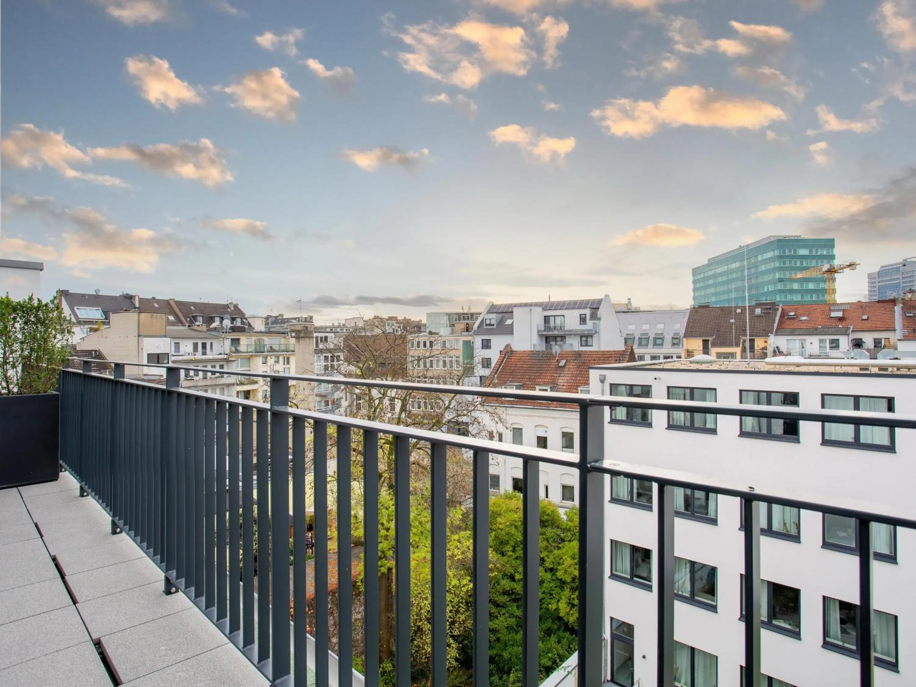 Balcony/Terrace in Limehome Düsseldorf Stresemannstraße - Digital Access