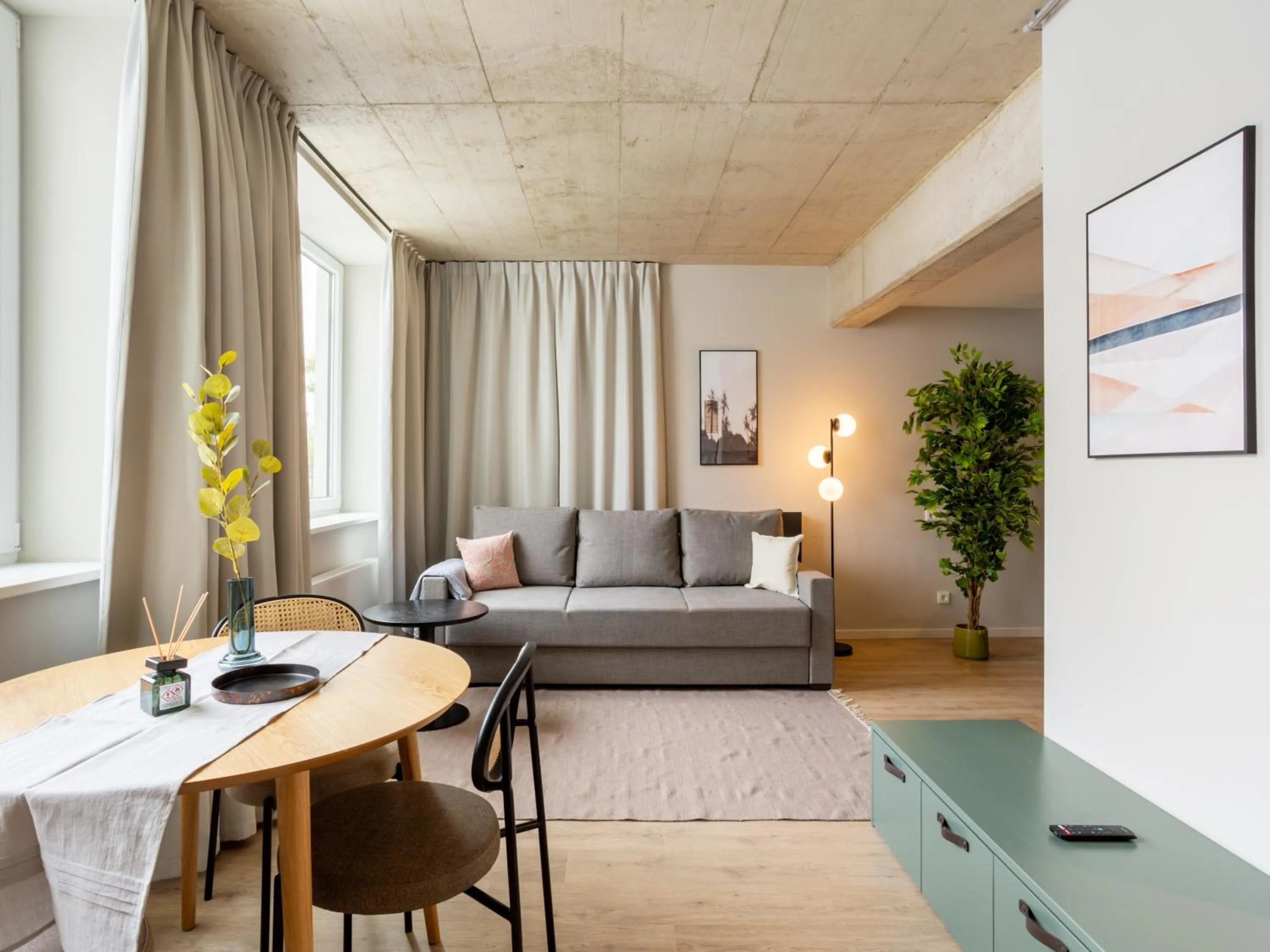 Seating area in Limehome Düsseldorf Stresemannstraße - Digital Access