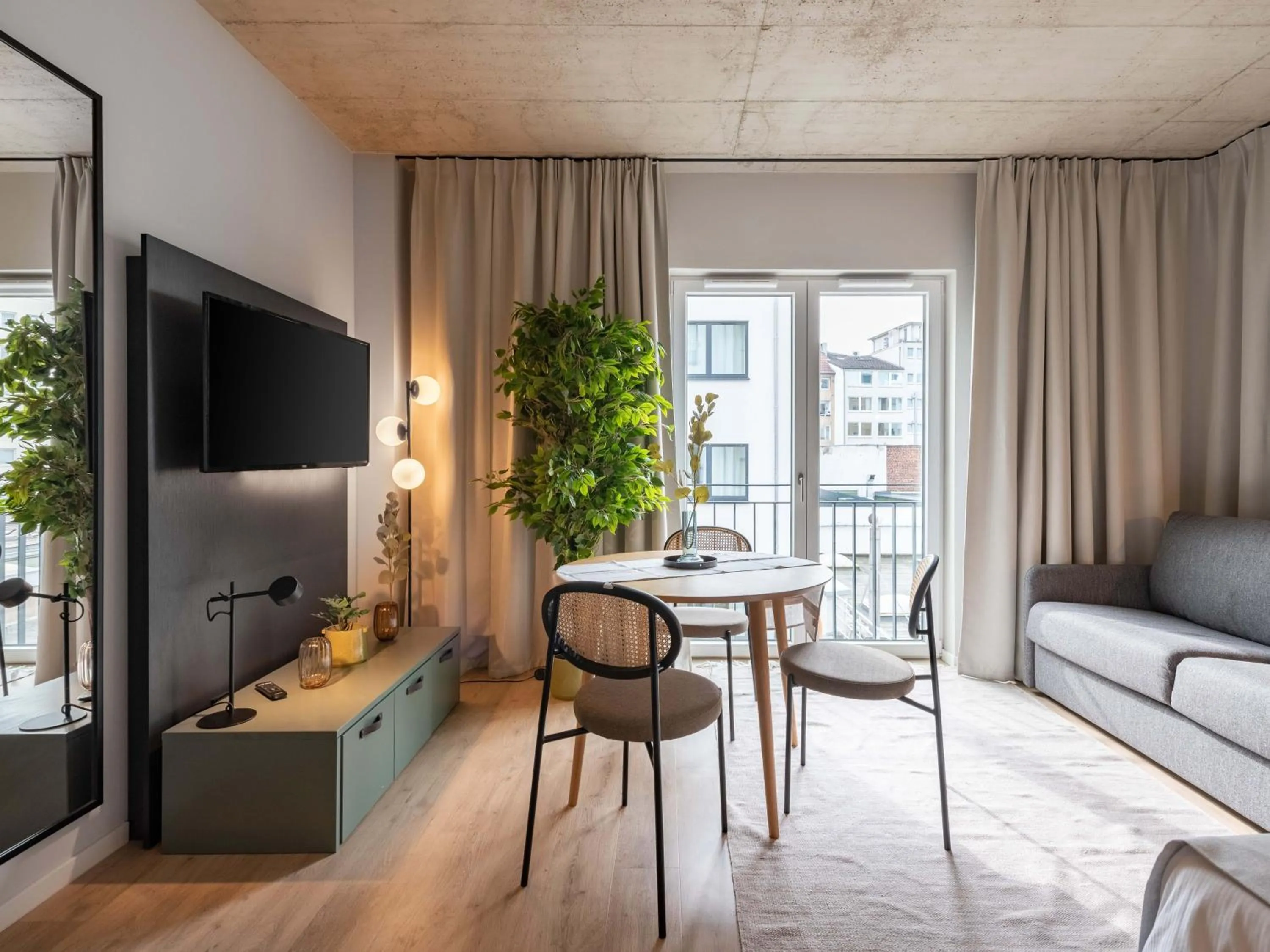 TV and multimedia in Limehome Düsseldorf Stresemannstraße - Digital Access