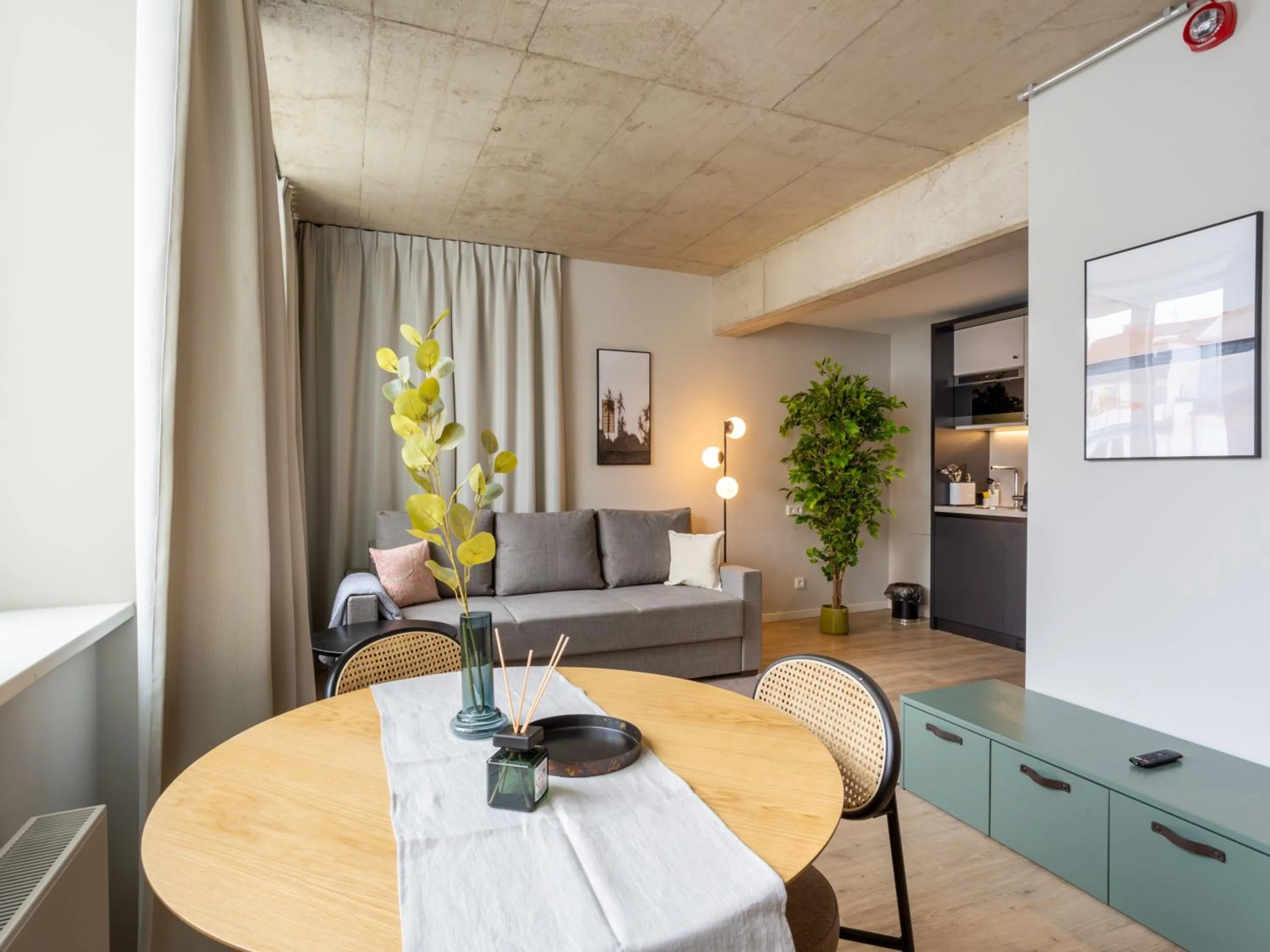 Kitchen or kitchenette in Limehome Düsseldorf Stresemannstraße - Digital Access