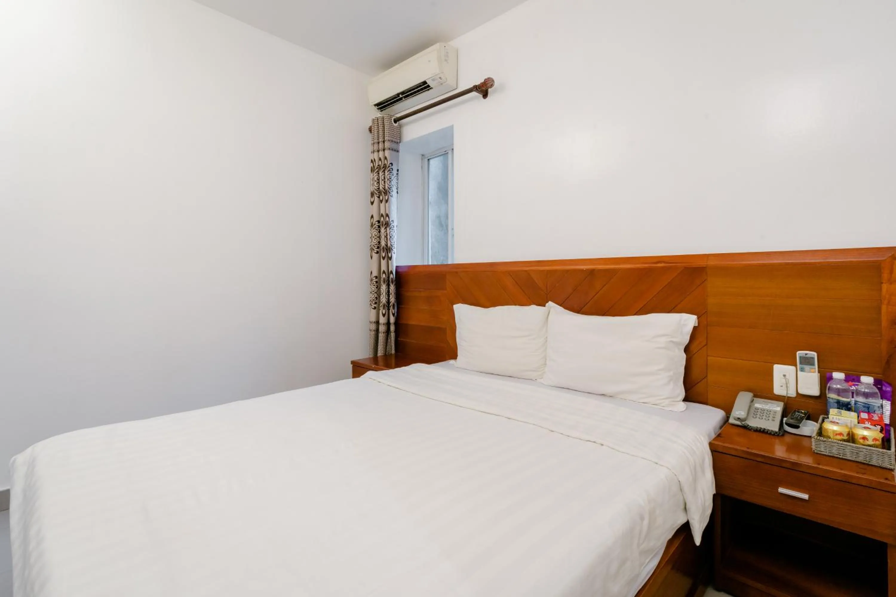 Bed in White Palace 2