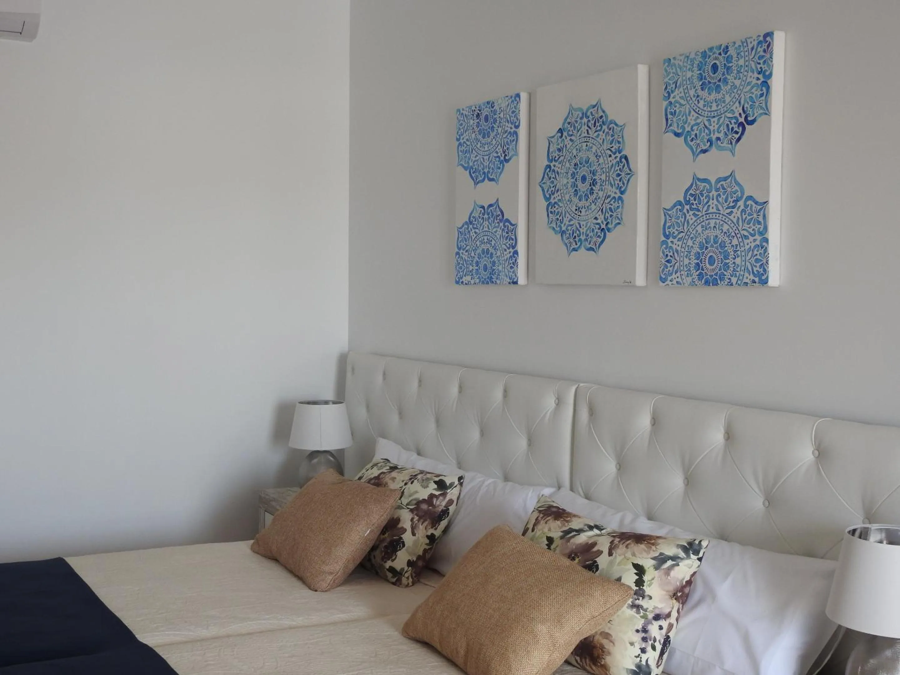 Bedroom, Bed in Sandra Rooms