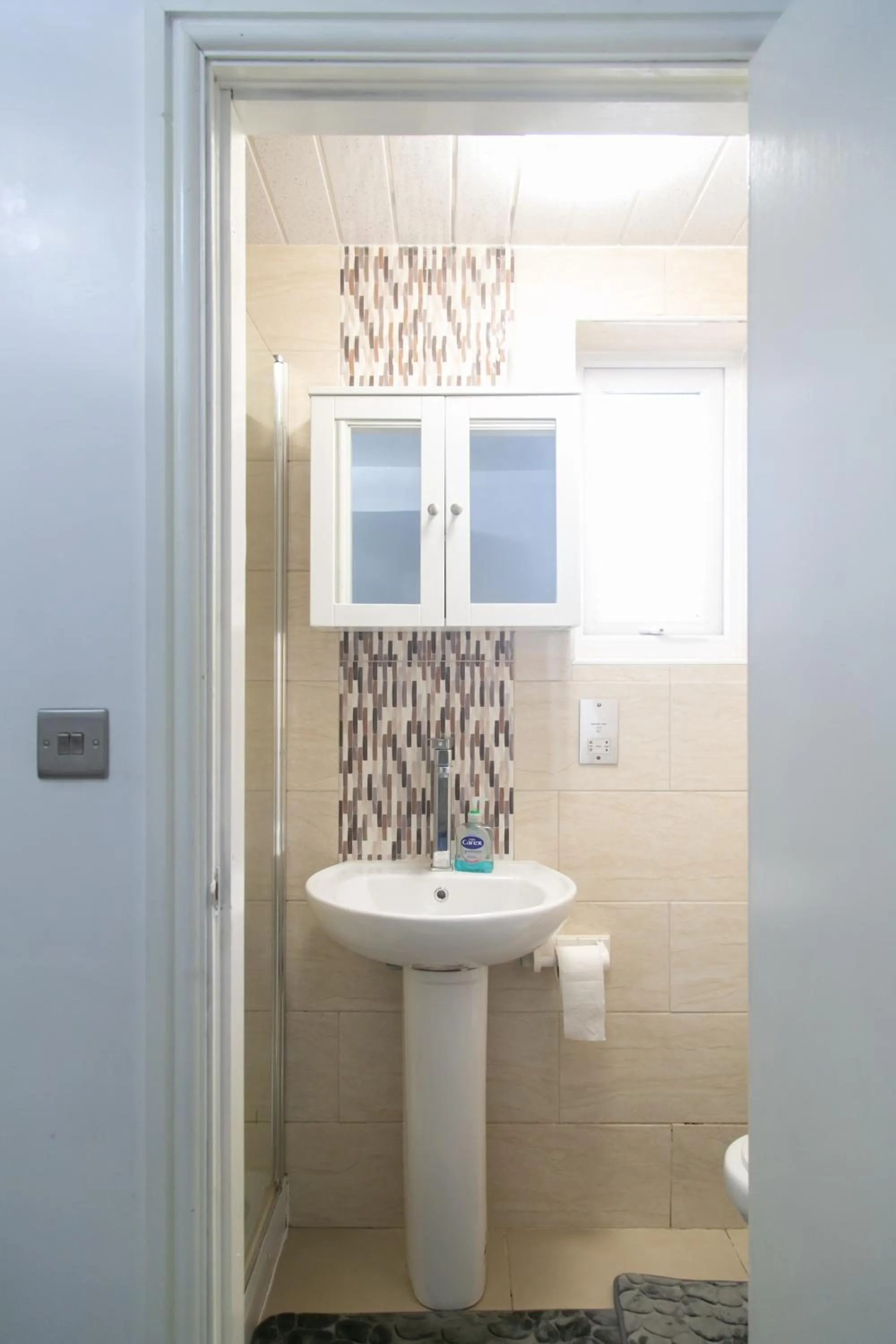Shower in Hills View Apartments