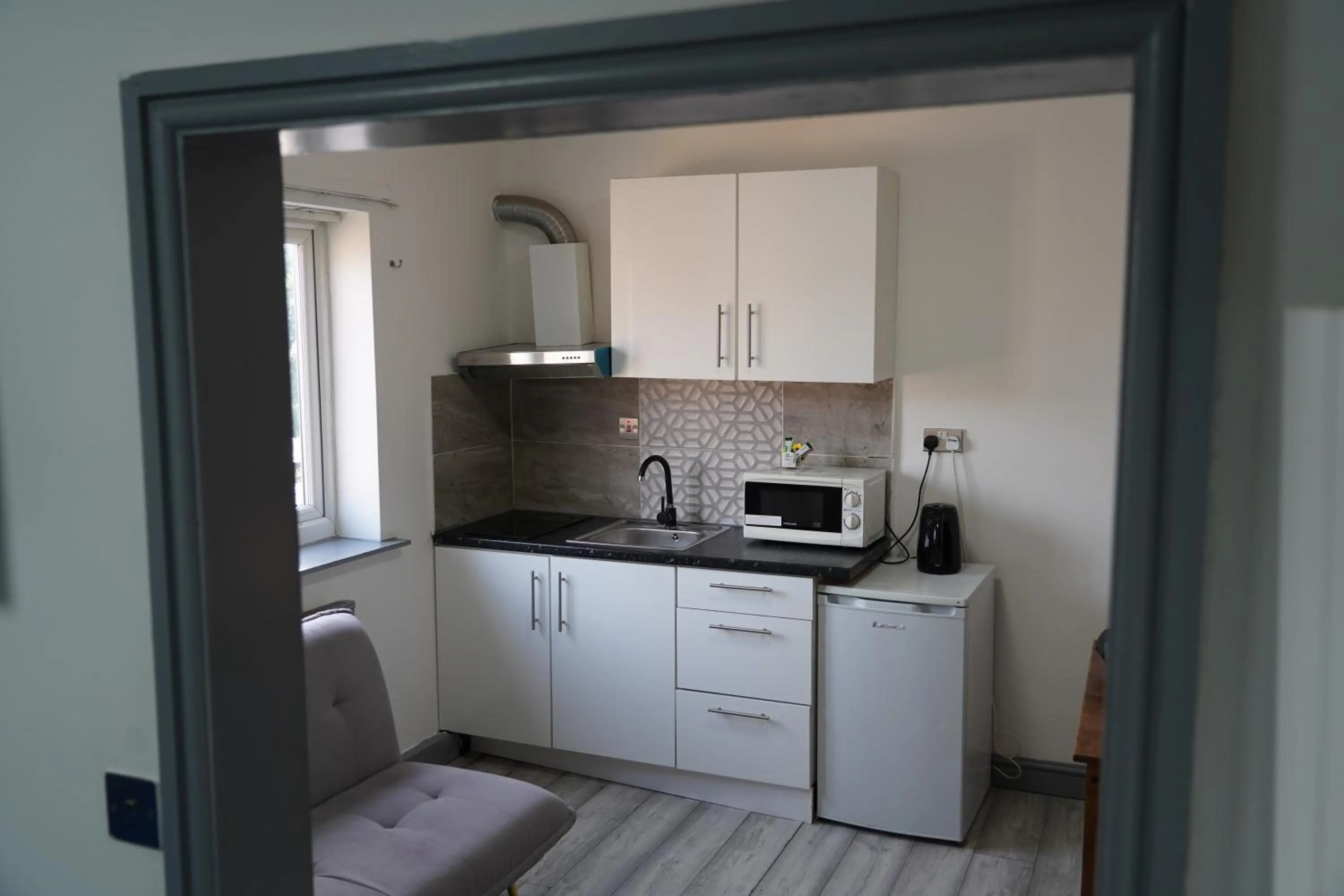 Kitchen or kitchenette in Hills View Apartments