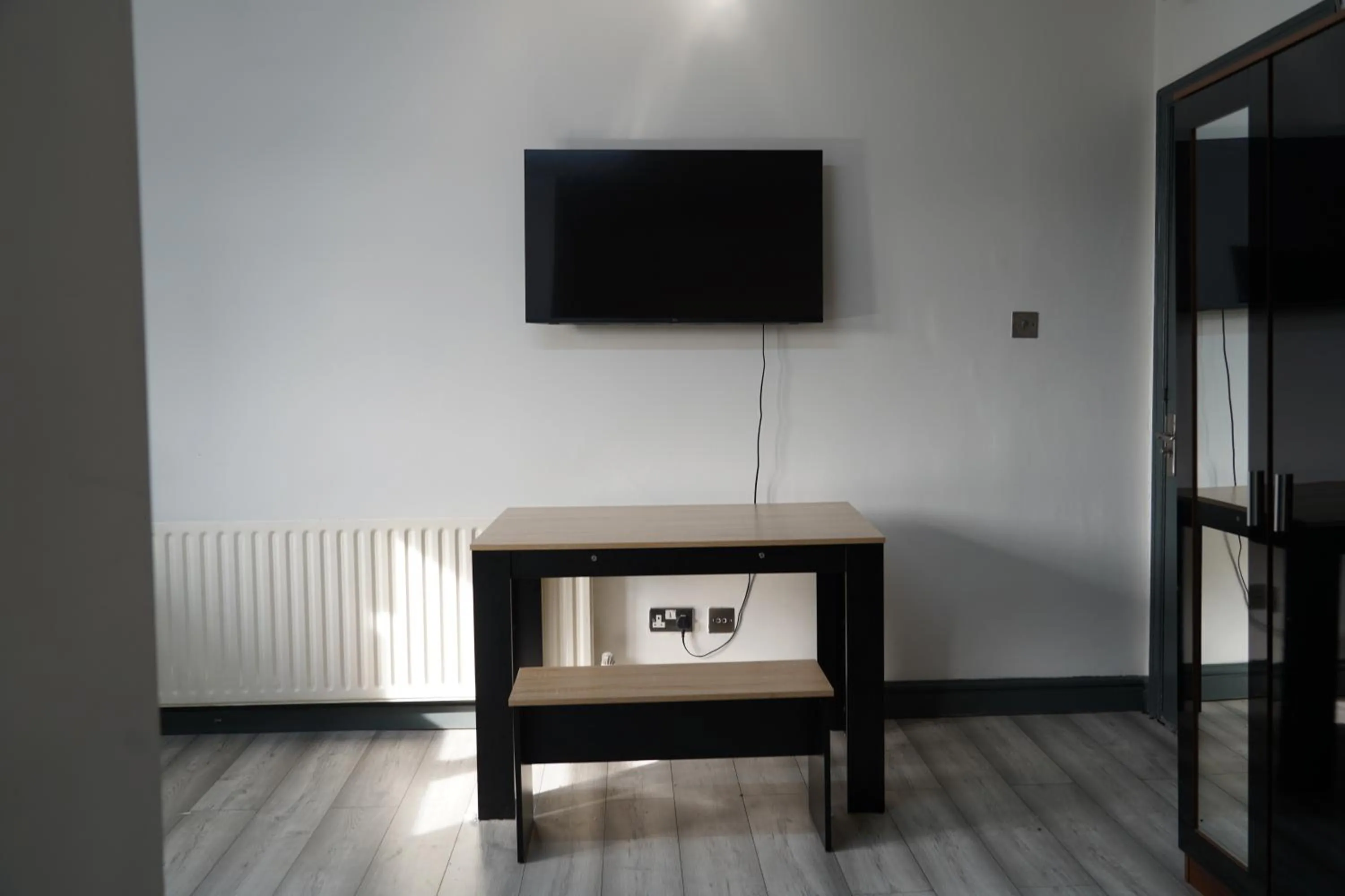 Communal lounge/ TV room in Hills View Apartments