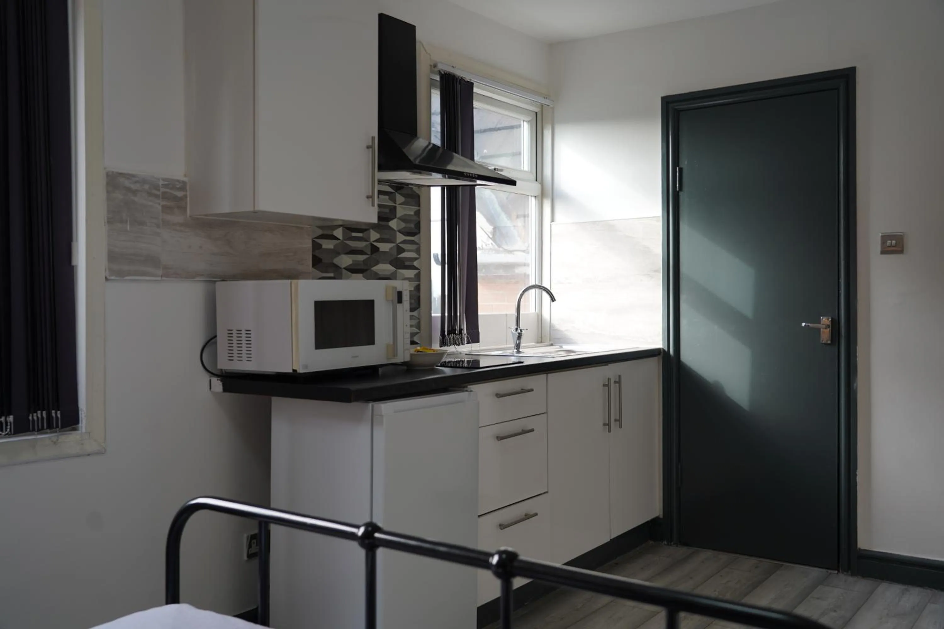 Kitchen or kitchenette in Hills View Apartments