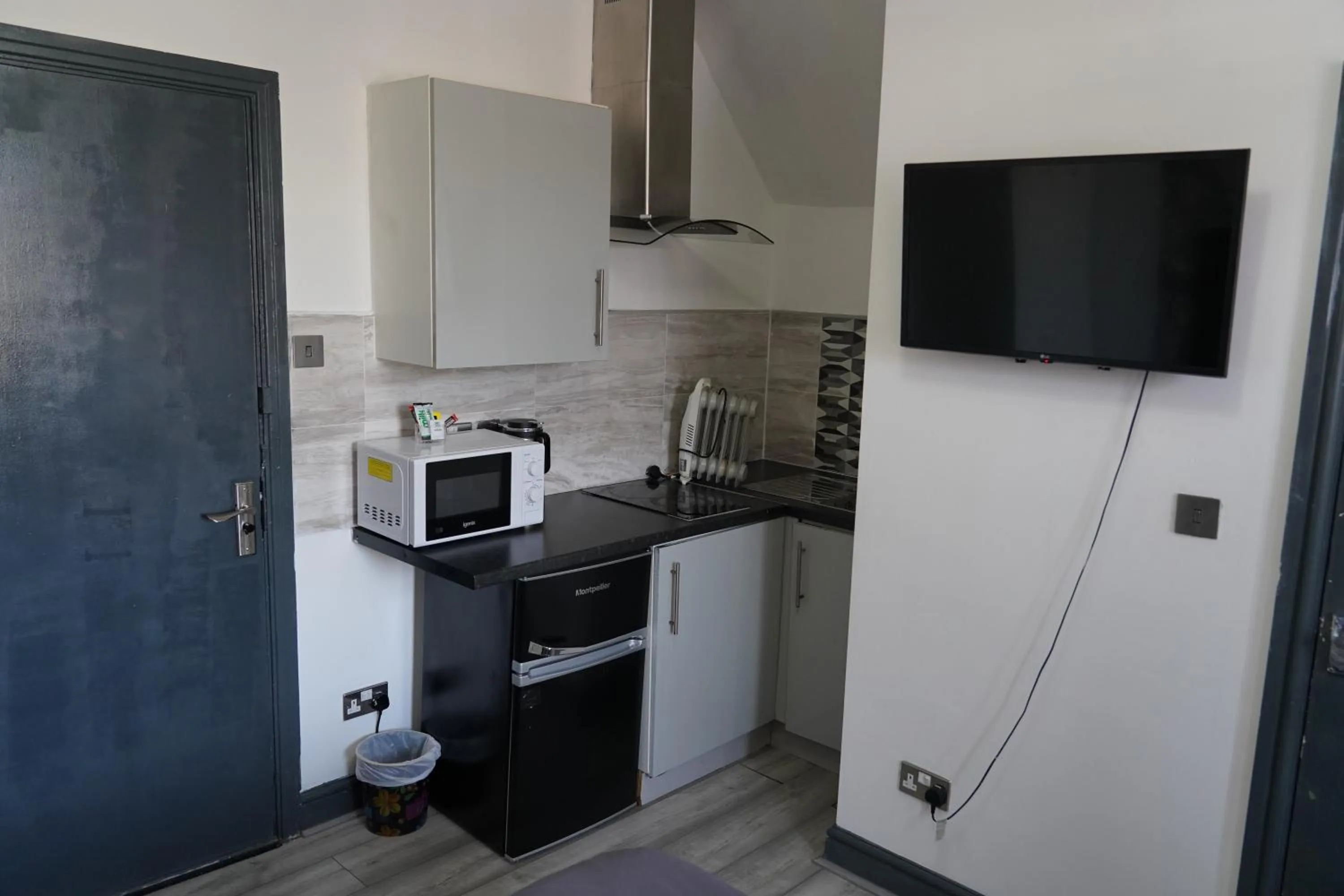 Kitchen or kitchenette in Hills View Apartments