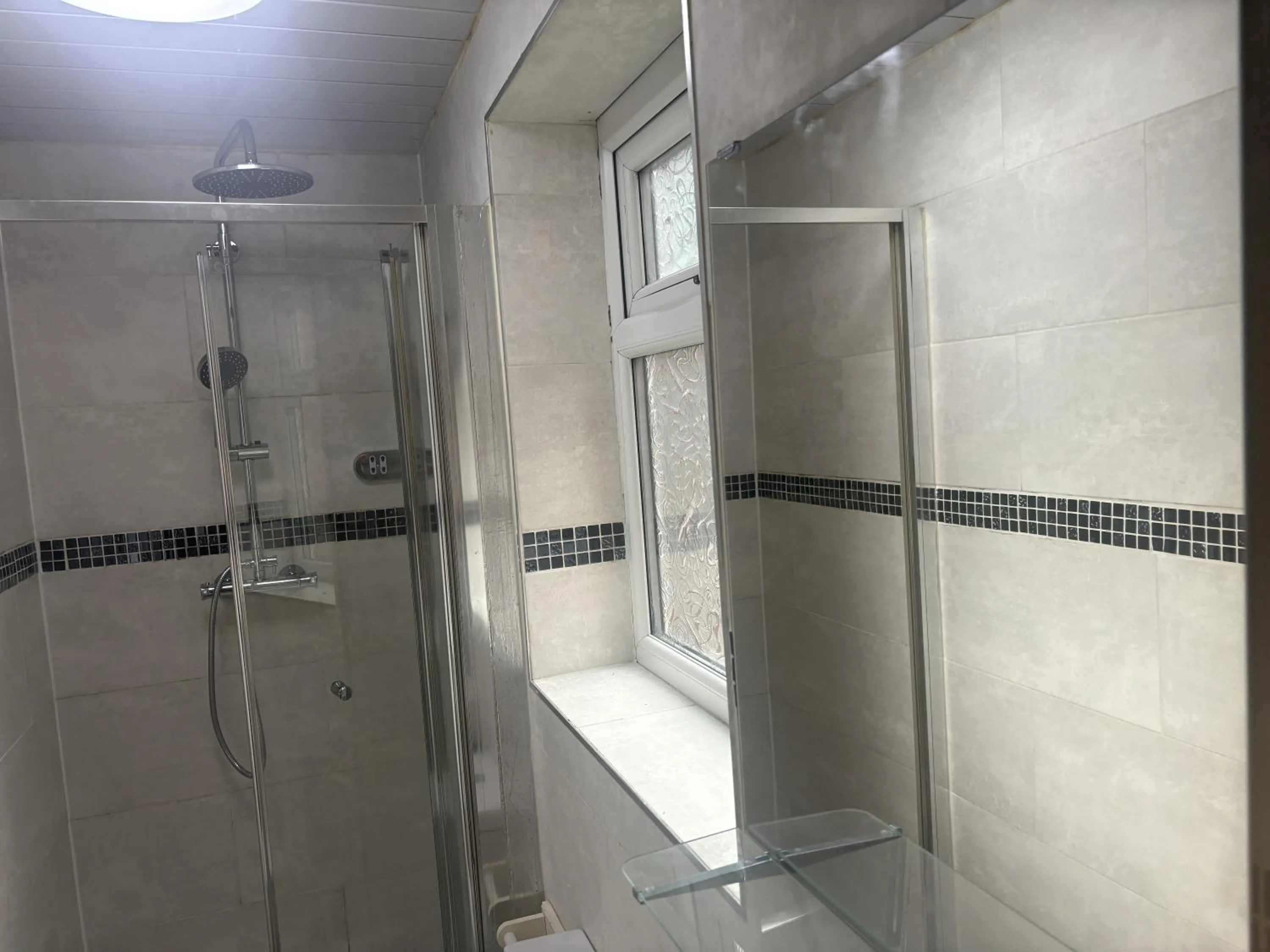 Shower in Hills View Apartments