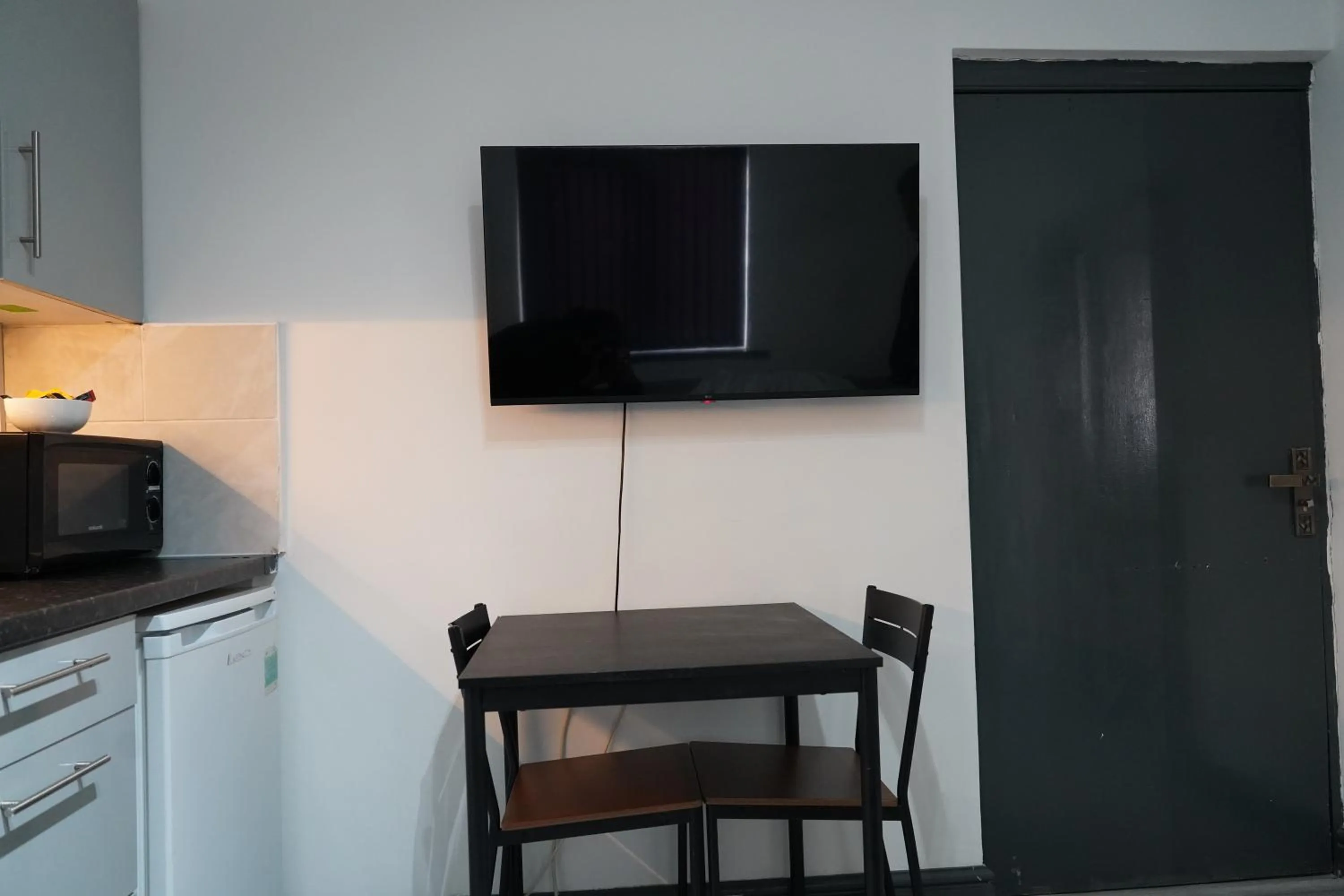 TV and multimedia in Hills View Apartments