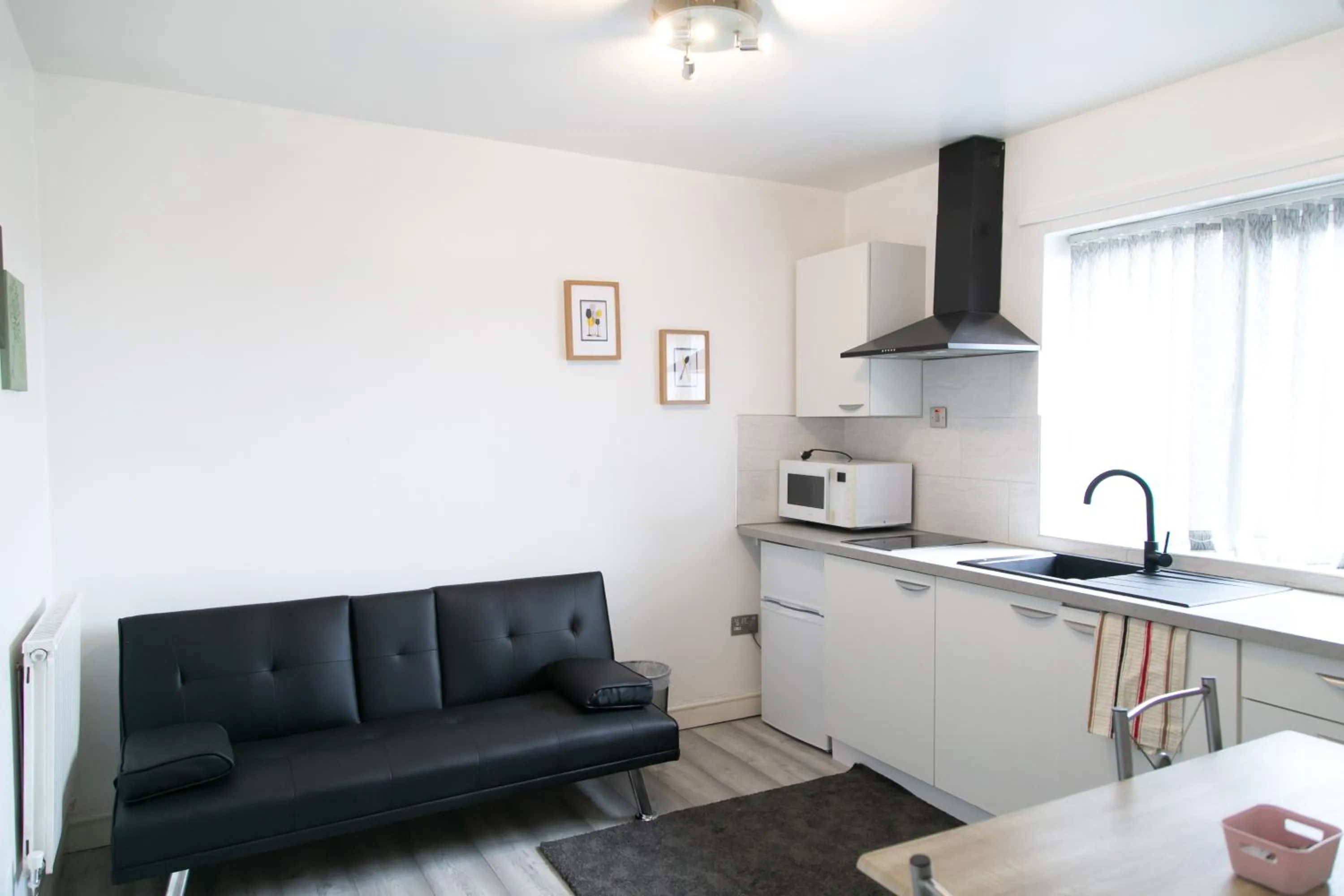 Kitchen or kitchenette in Hills View Apartments